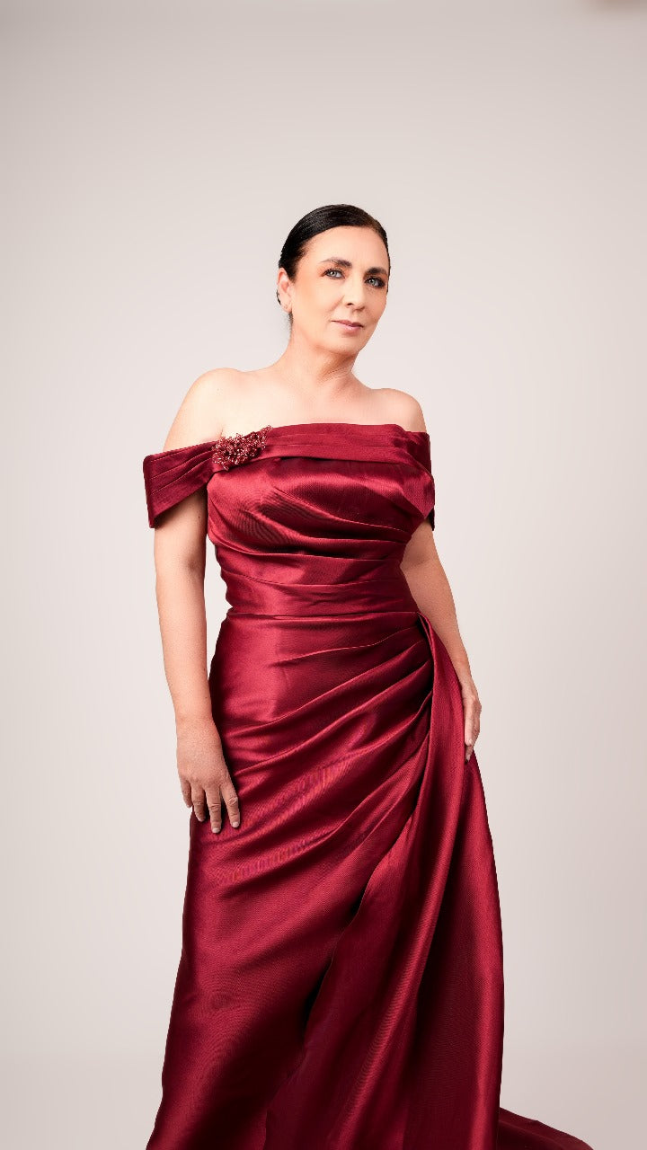 Vestido Borgoña Manga Caida Detalle En Pliegue Con Estola