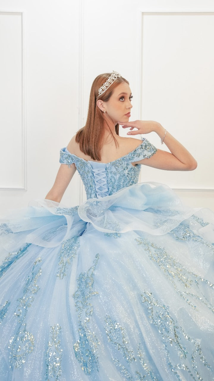 Vestido de XV años Celeste Con Glitter Plateado Manga Campesina