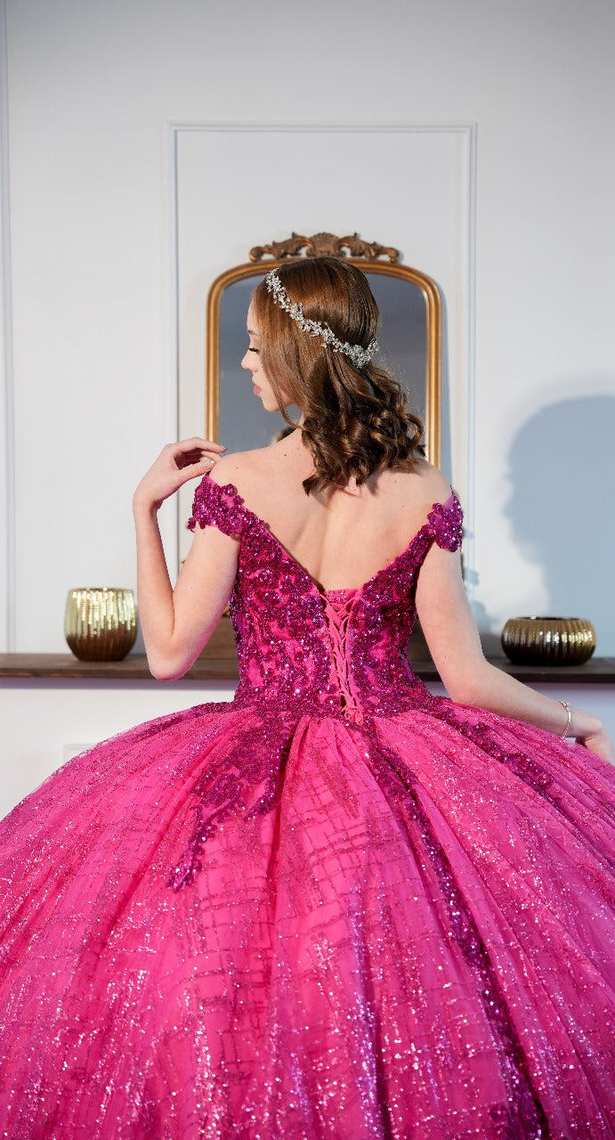 Vestido de XV Años Rosa Fiucha Lentejuela y Glitter Manga Campesina