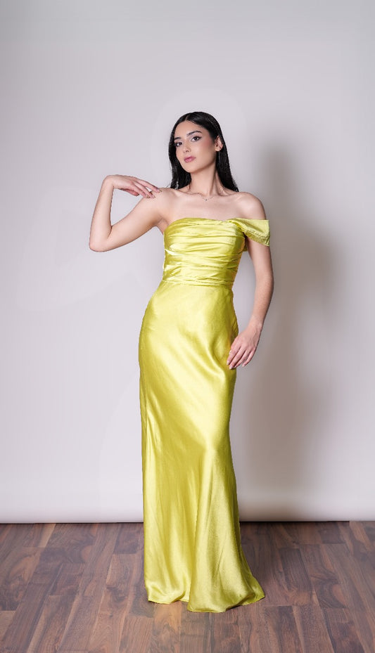 Amarillo Satin una Manga Caida