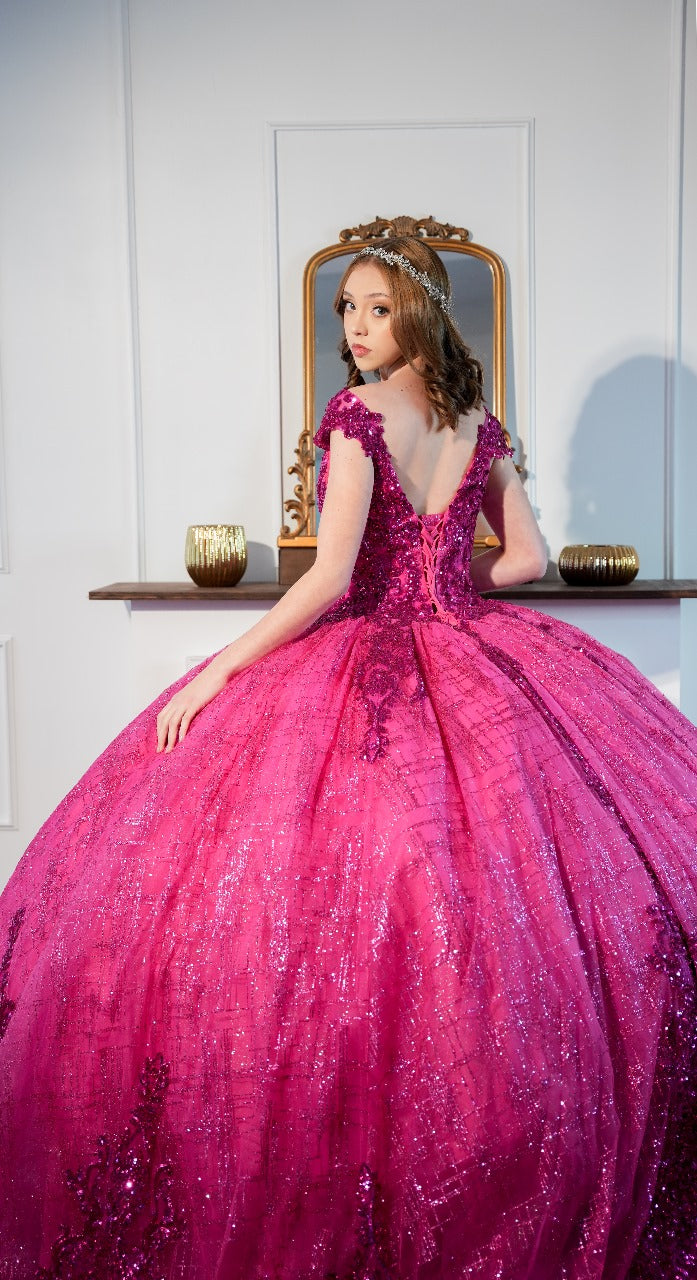 Vestido de XV Años Rosa Fiucha Lentejuela y Glitter Manga Campesina