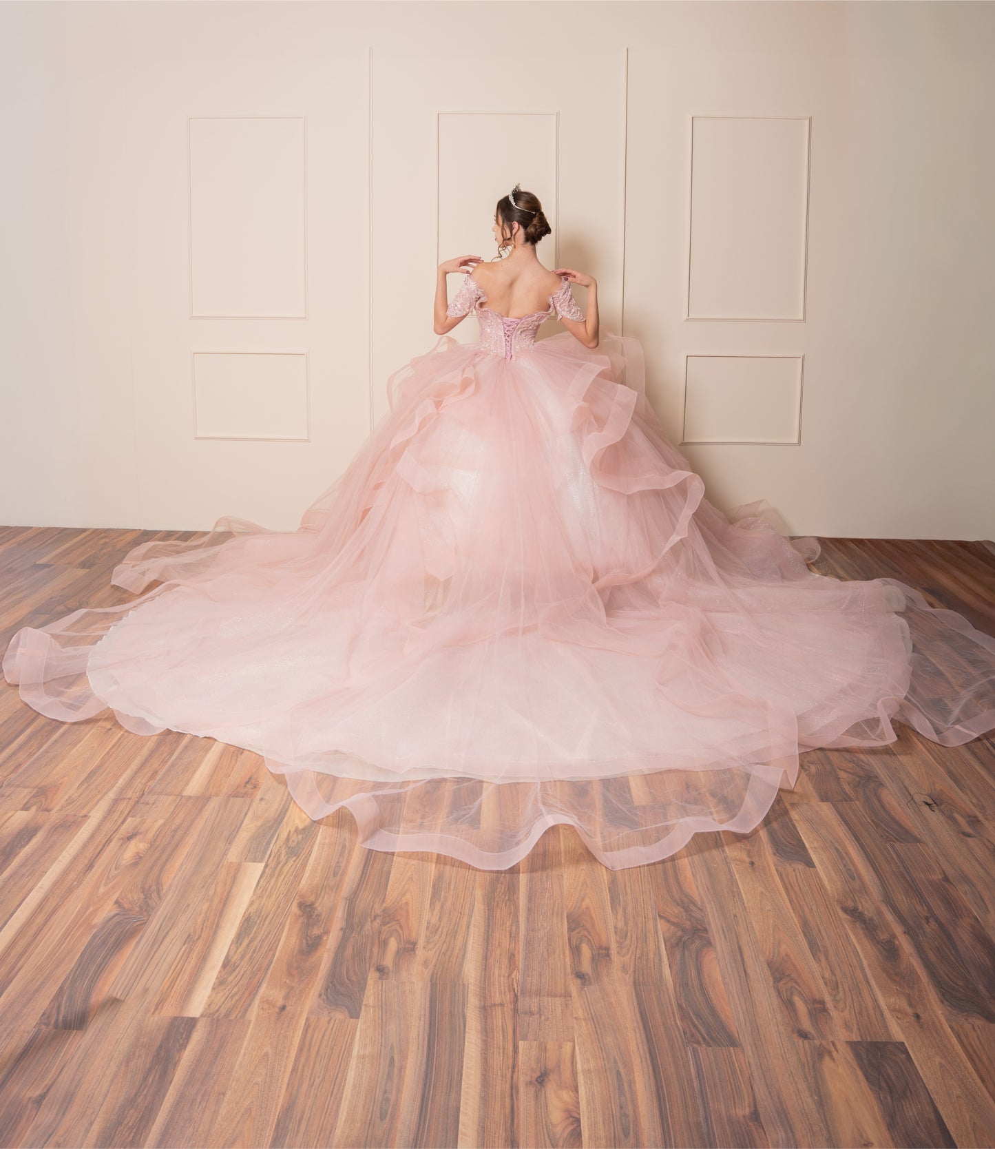 Vestido de XV Años Rosa Pastel Olanes en Falda Mangas y Bordado