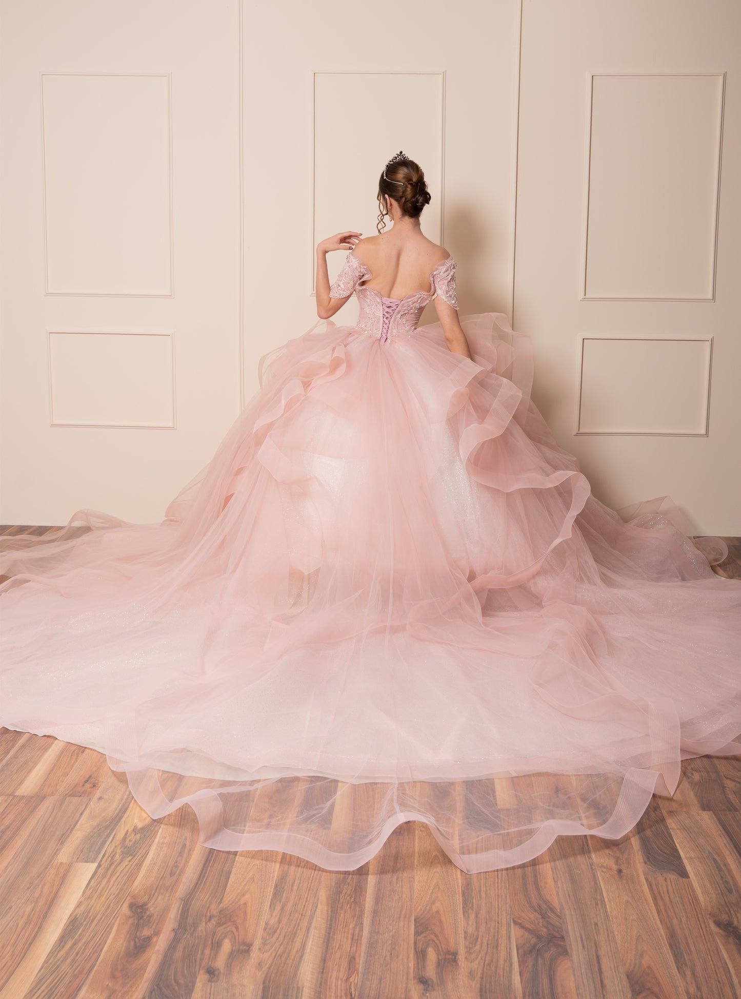 Vestido de XV Años Rosa Pastel Olanes en Falda Mangas y Bordado