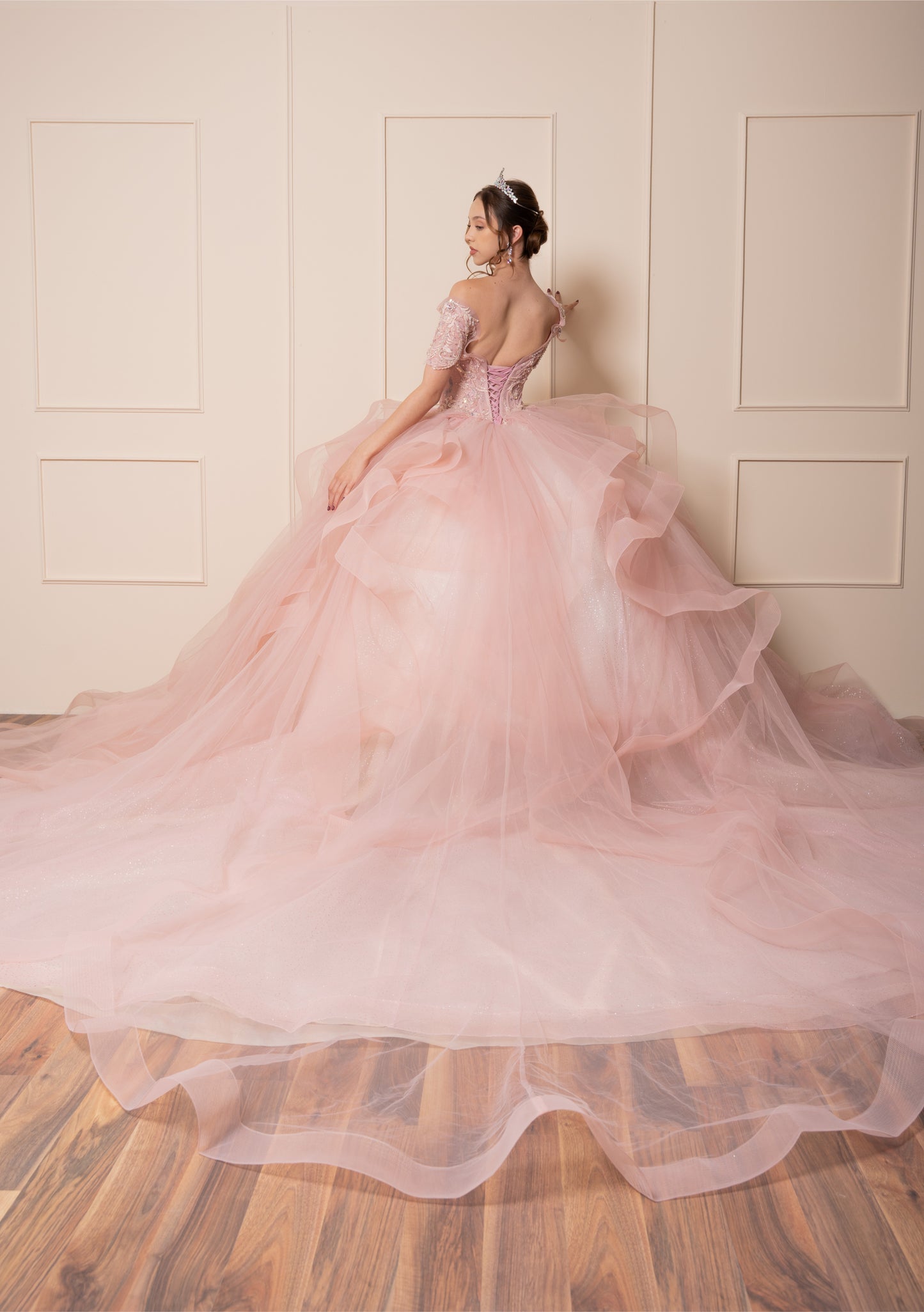 Vestido de XV Años Rosa Pastel Olanes en Falda Mangas y Bordado