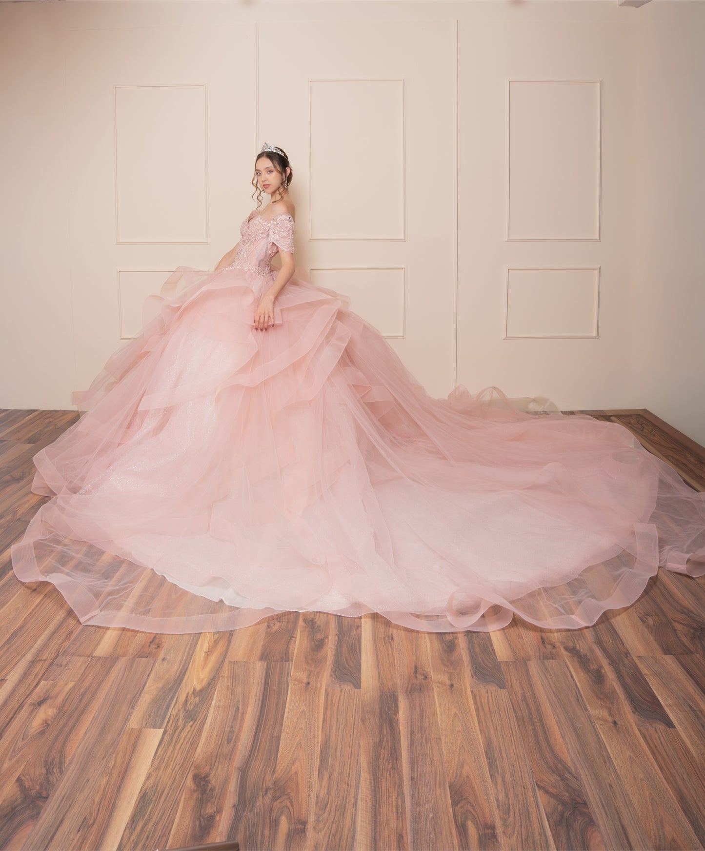 Vestido de XV Años Rosa Pastel Olanes en Falda Mangas y Bordado