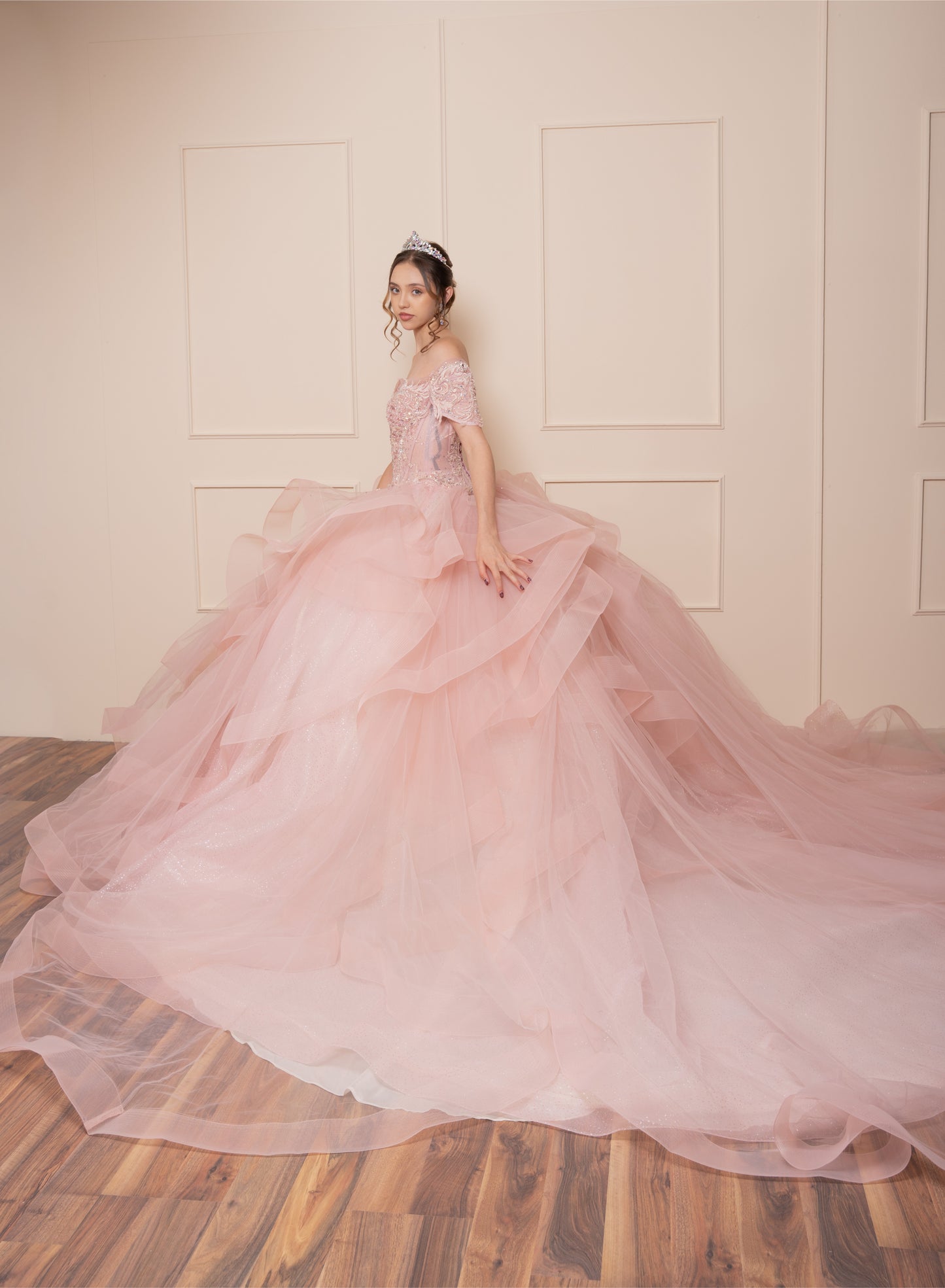 Vestido de XV Años Rosa Pastel Olanes en Falda Mangas y Bordado