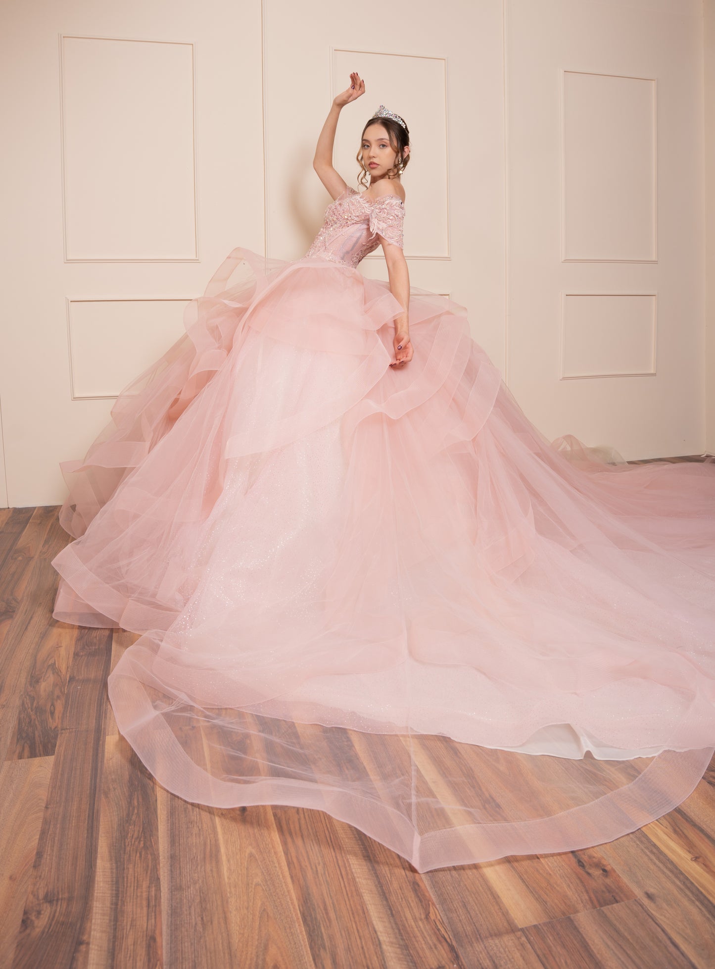Vestido de XV Años Rosa Pastel Olanes en Falda Mangas y Bordado