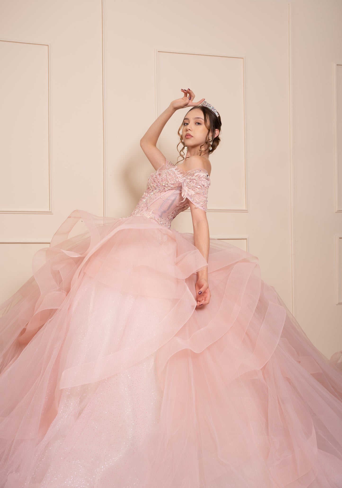 Vestido de XV Años Rosa Pastel Olanes en Falda Mangas y Bordado