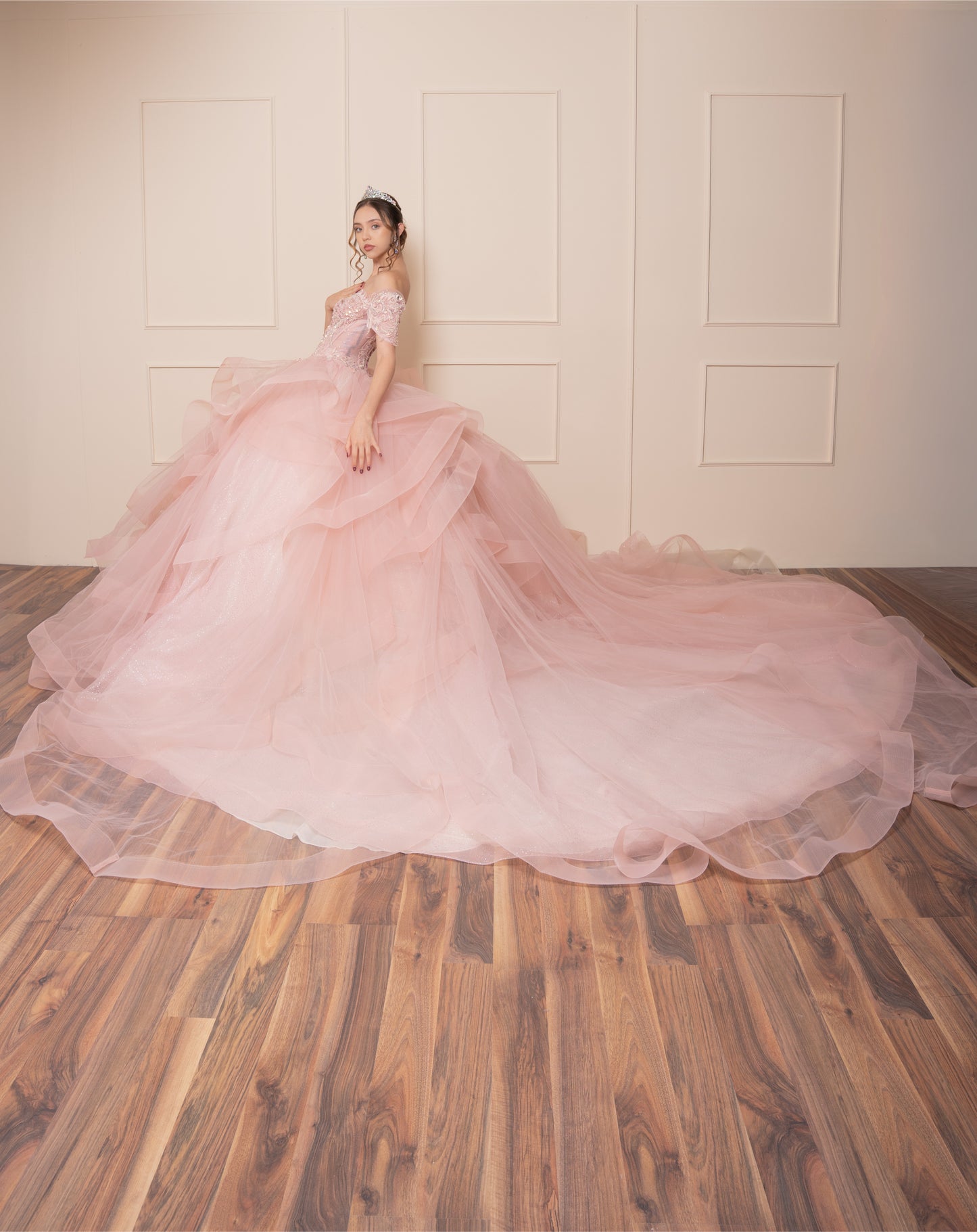 Vestido de XV Años Rosa Pastel Olanes en Falda Mangas y Bordado