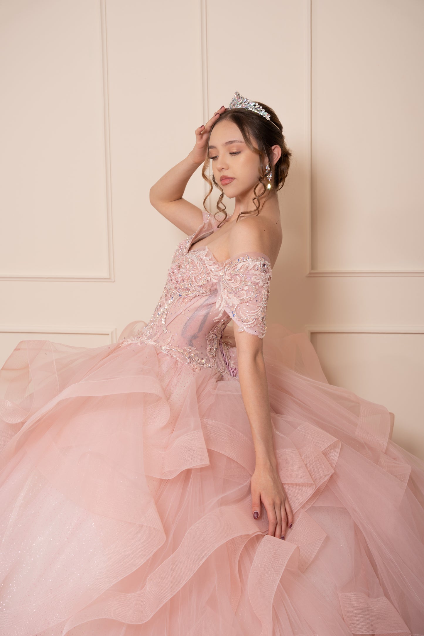 Vestido de XV Años Rosa Pastel Olanes en Falda Mangas y Bordado