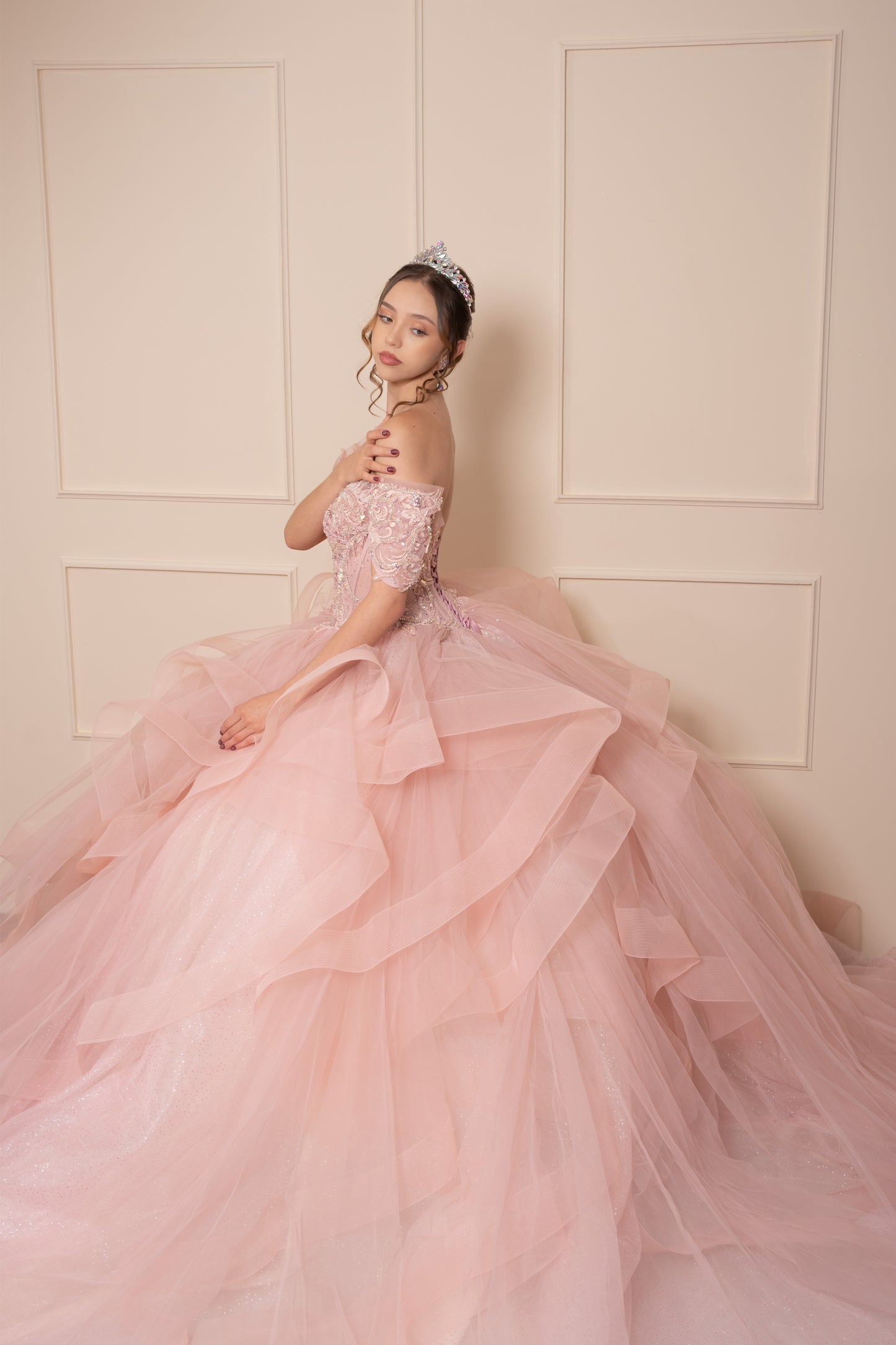 Vestido de XV Años Rosa Pastel Olanes en Falda Mangas y Bordado