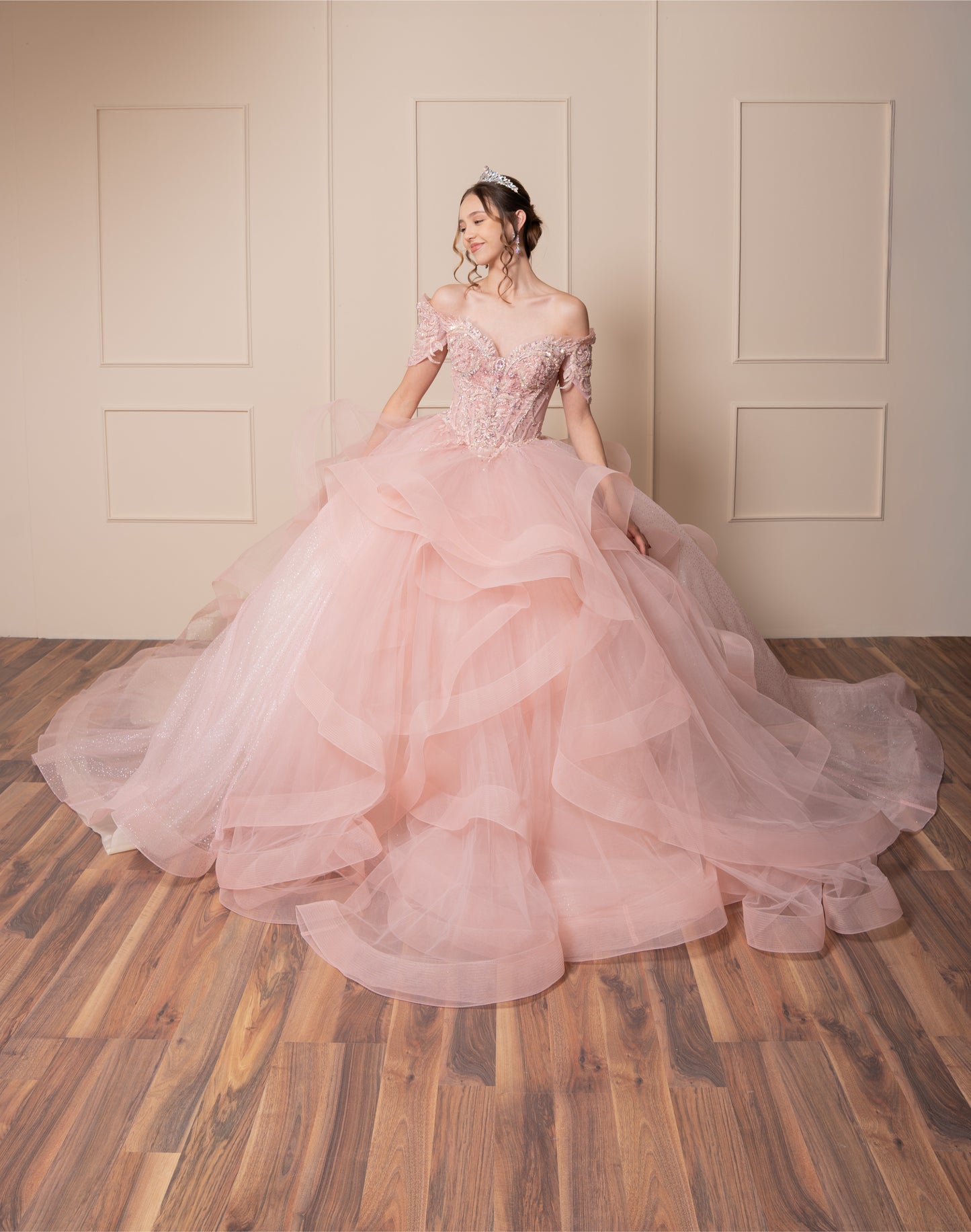 Vestido de XV Años Rosa Pastel Olanes en Falda Mangas y Bordado