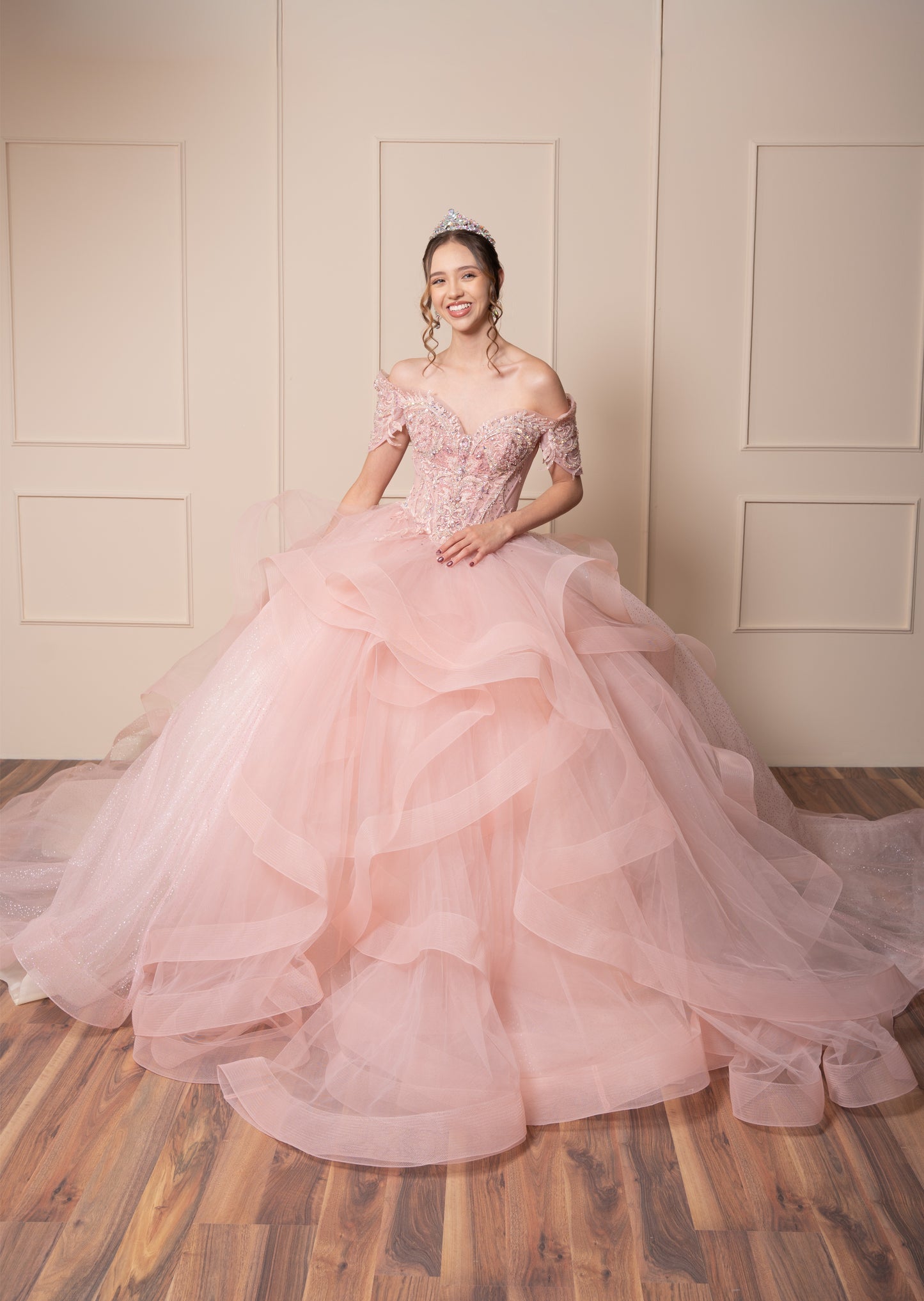 Vestido de XV Años Rosa Pastel Olanes en Falda Mangas y Bordado