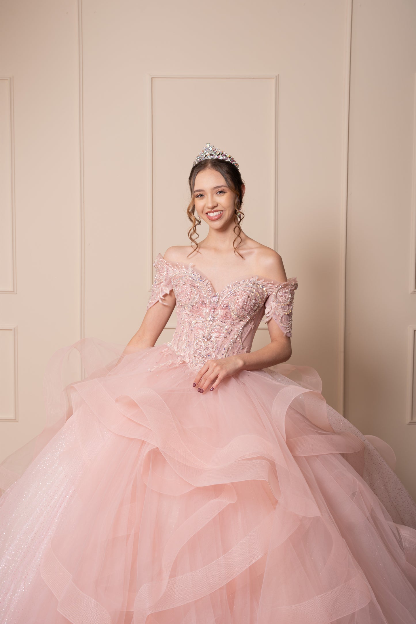 Vestido de XV Años Rosa Pastel Olanes en Falda Mangas y Bordado