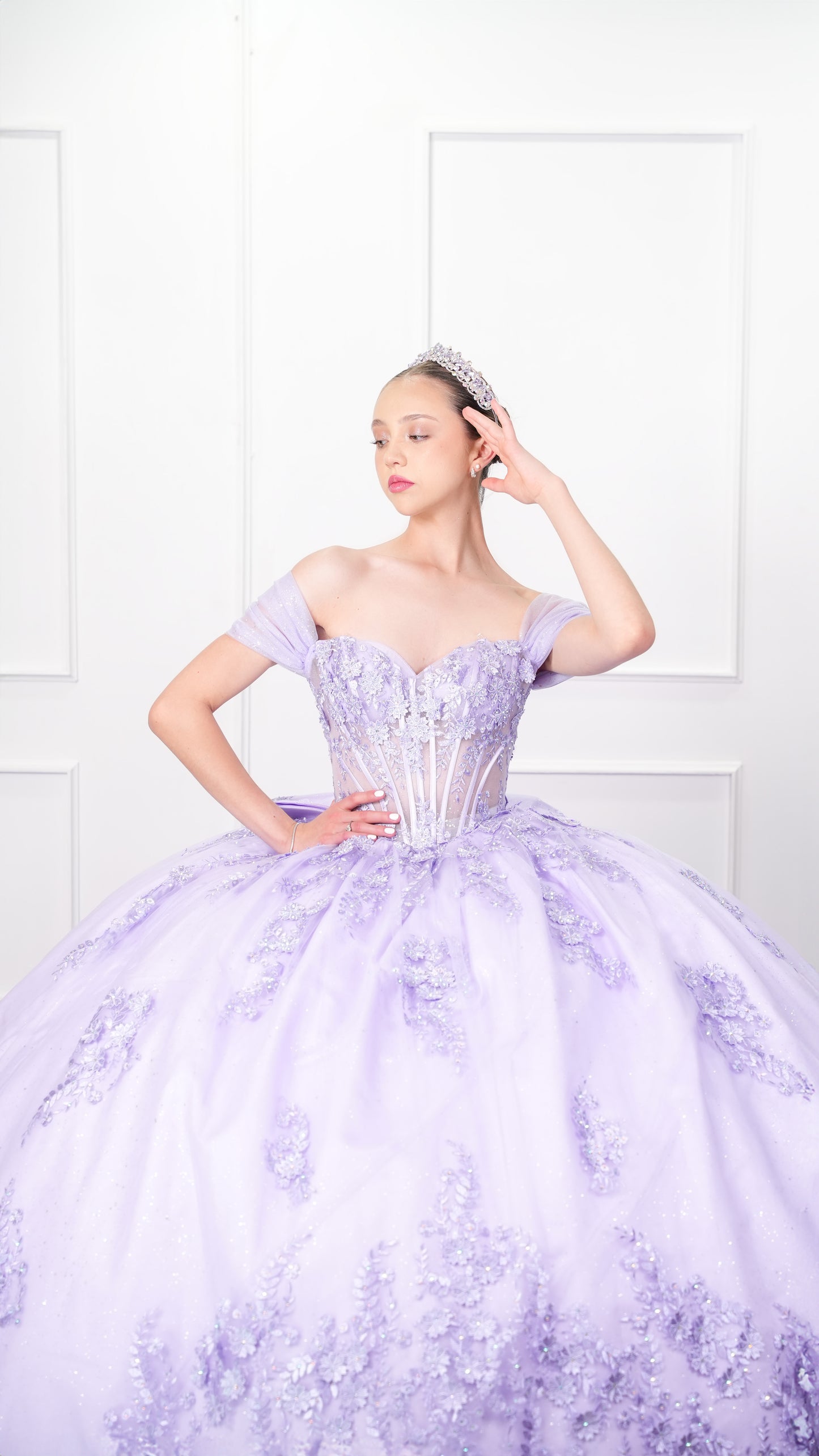 Vestido de XV Años Lila Barillas Con Encaje y Mangas Campesinas (Renta)