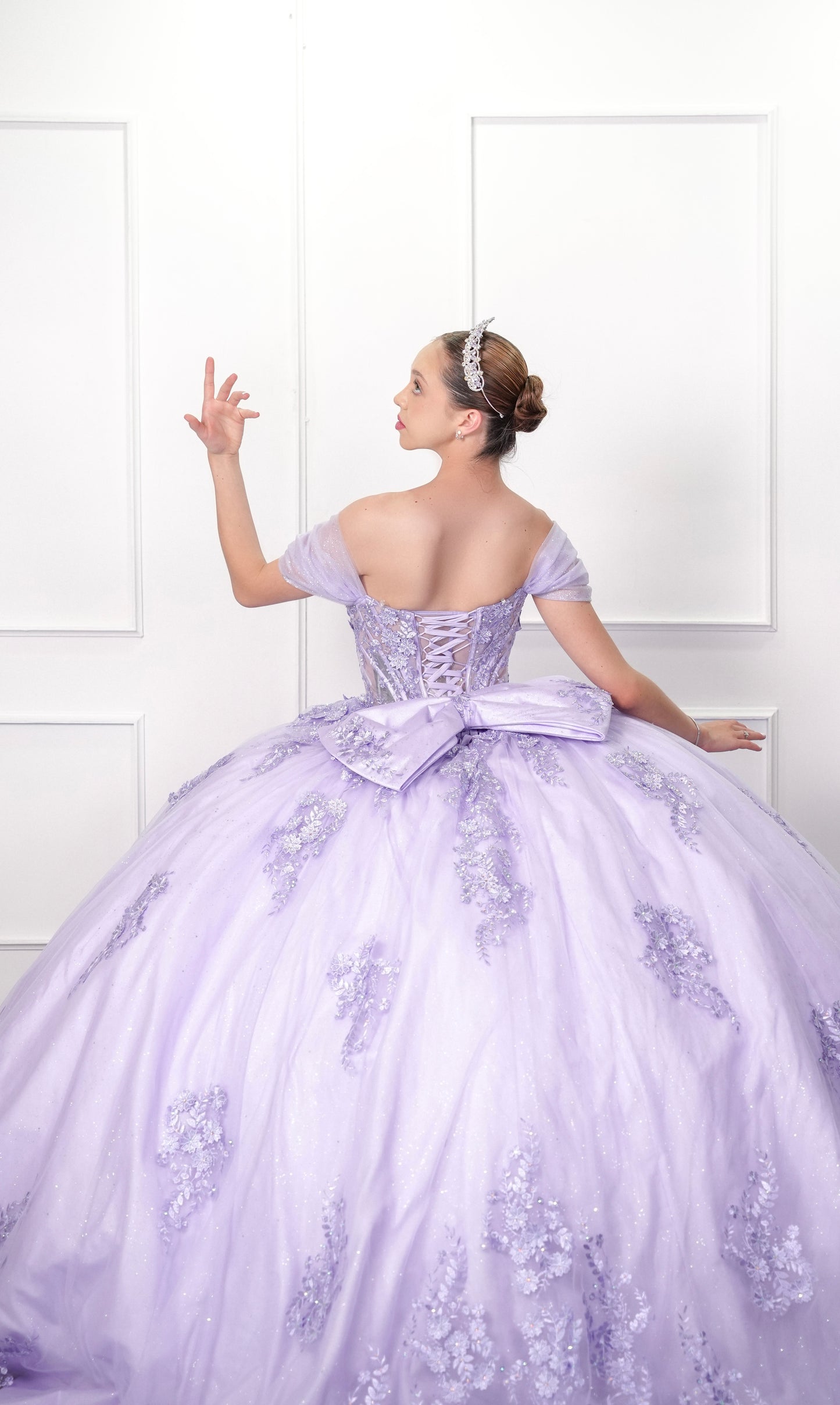 Vestido de XV Años Lila Barillas Con Encaje y Mangas Campesinas (Renta)