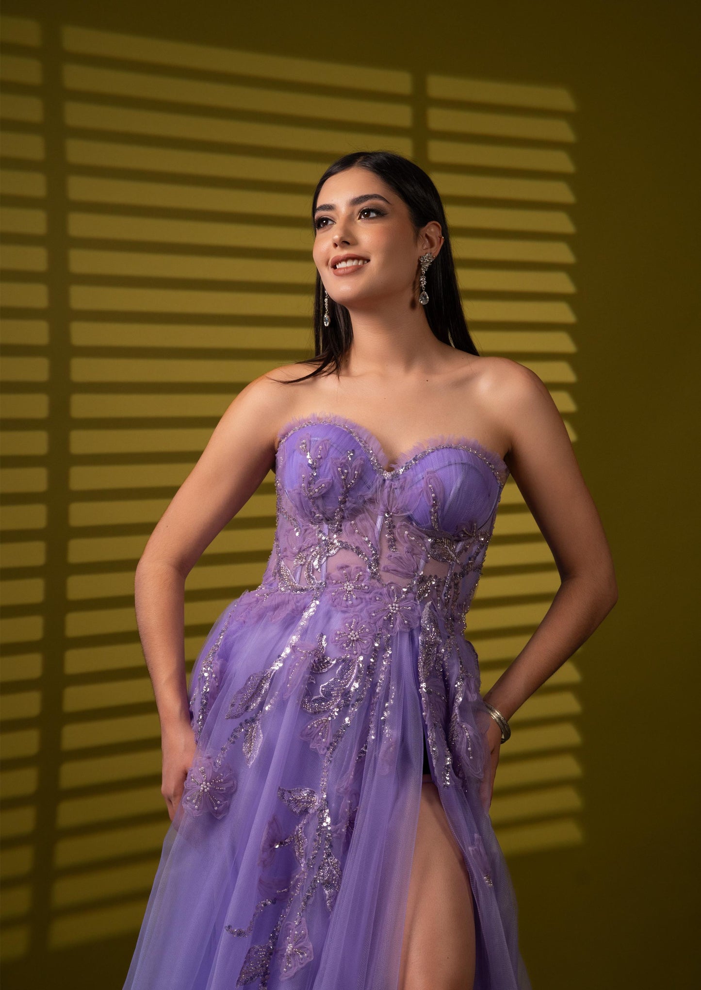 Vestido Lila Straple Corte Princesa Con Detalles