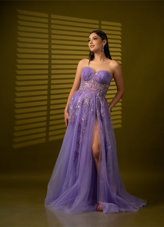 Vestido Lila Straple Corte Princesa Con Detalles