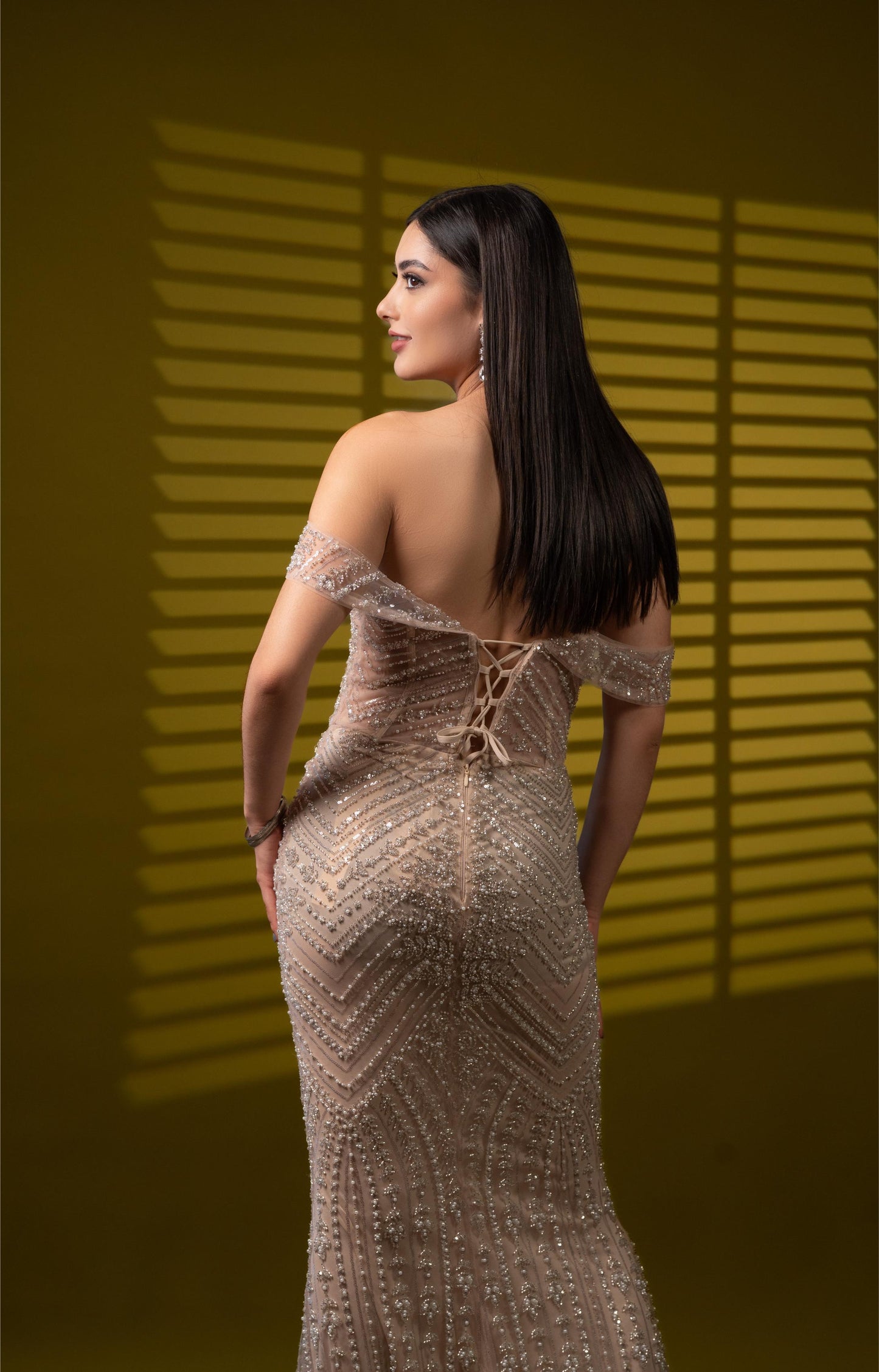 Vestido Beige Lentejuela Manga Caida
