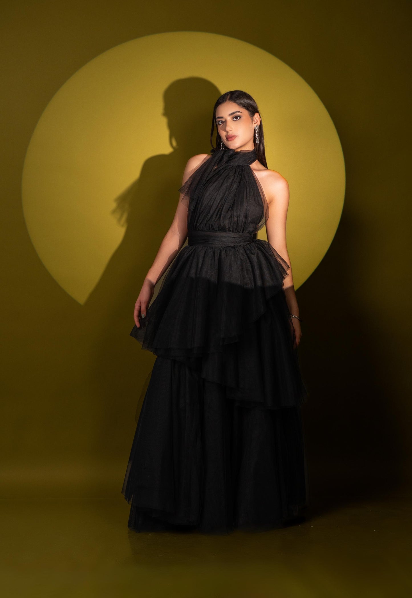 Vestido Negro Olan Cuello Halter Espalda Descubierta