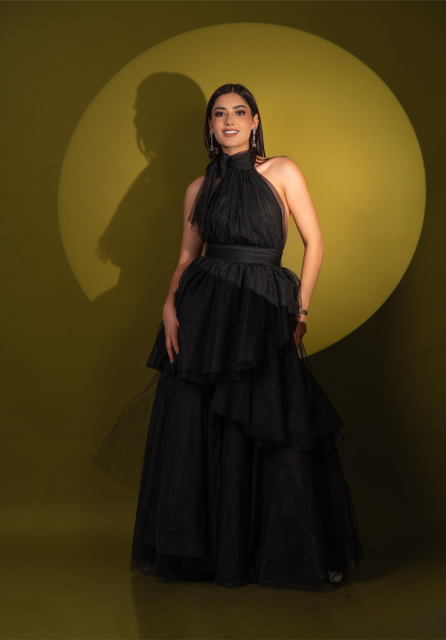 Vestido Negro Olan Cuello Halter Espalda Descubierta