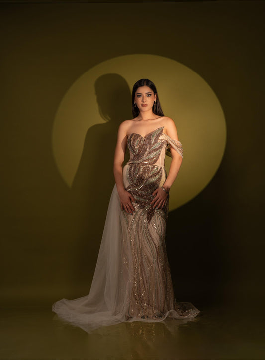 Vestido Nude Straple Una Manga De Lentejuela Y Estola