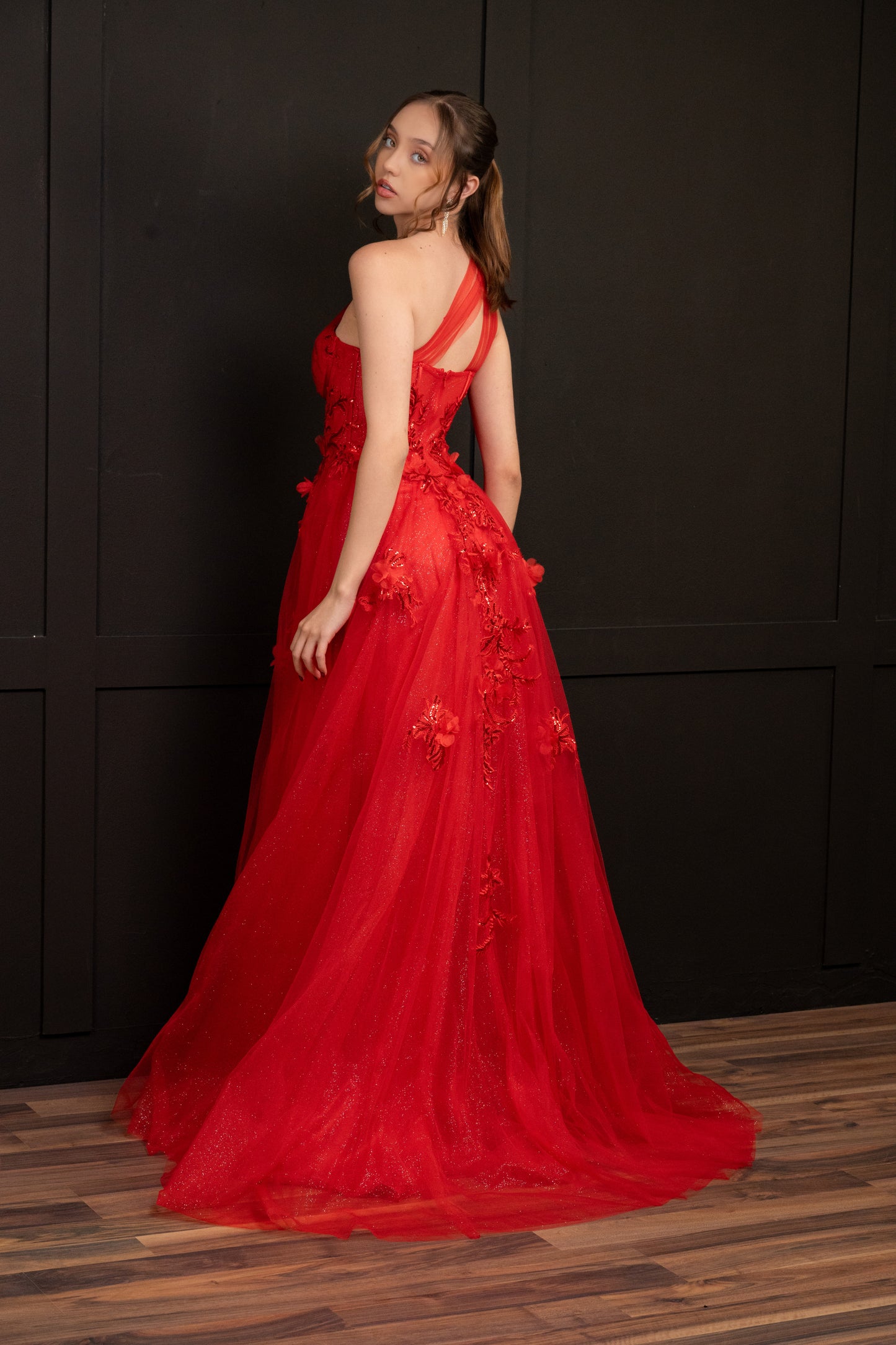 Vestido Rojo Un Tirante Corset De Ziper Con Flores