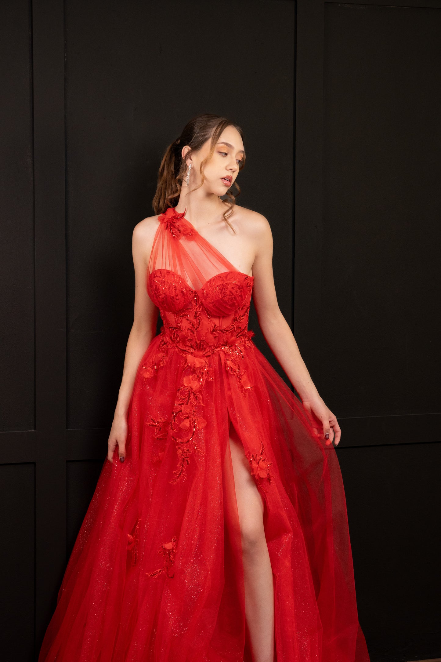Vestido Rojo Un Tirante Corset De Ziper Con Flores