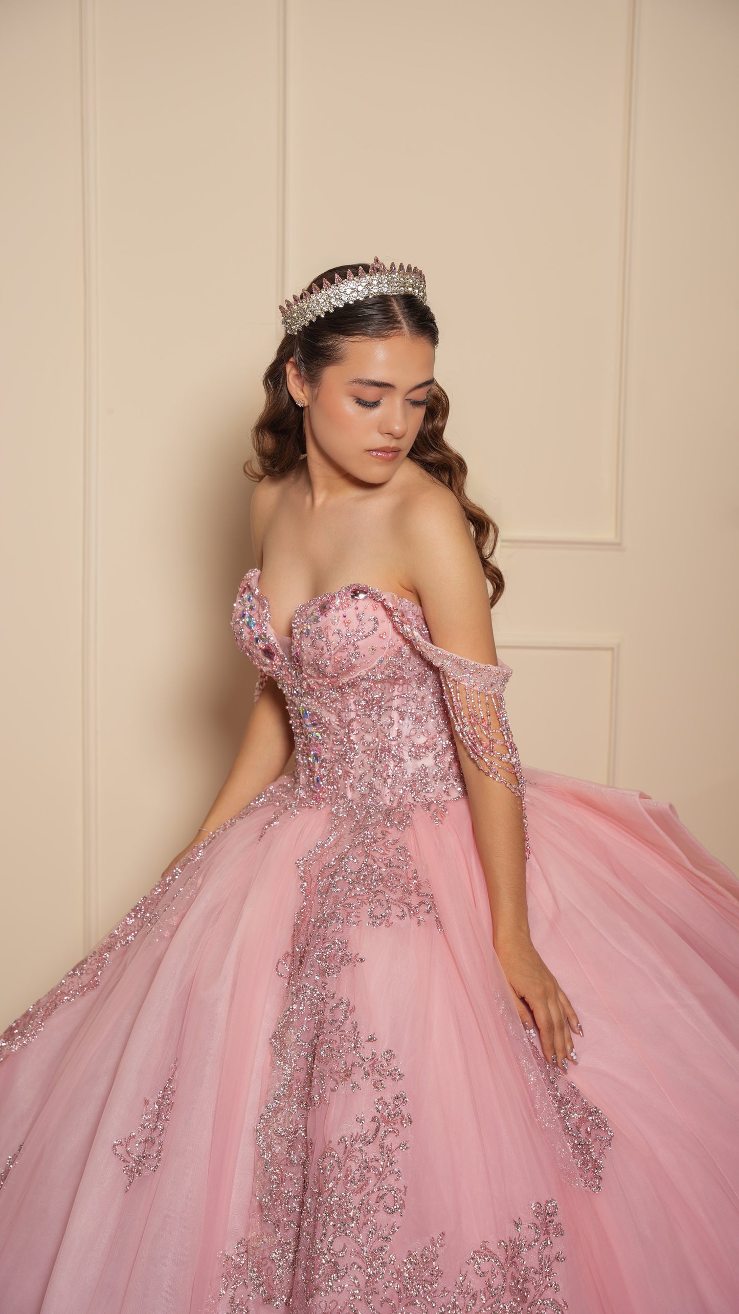 Vestido de XV Años Rosa Blush Con Glitter Plata y Moño Matte