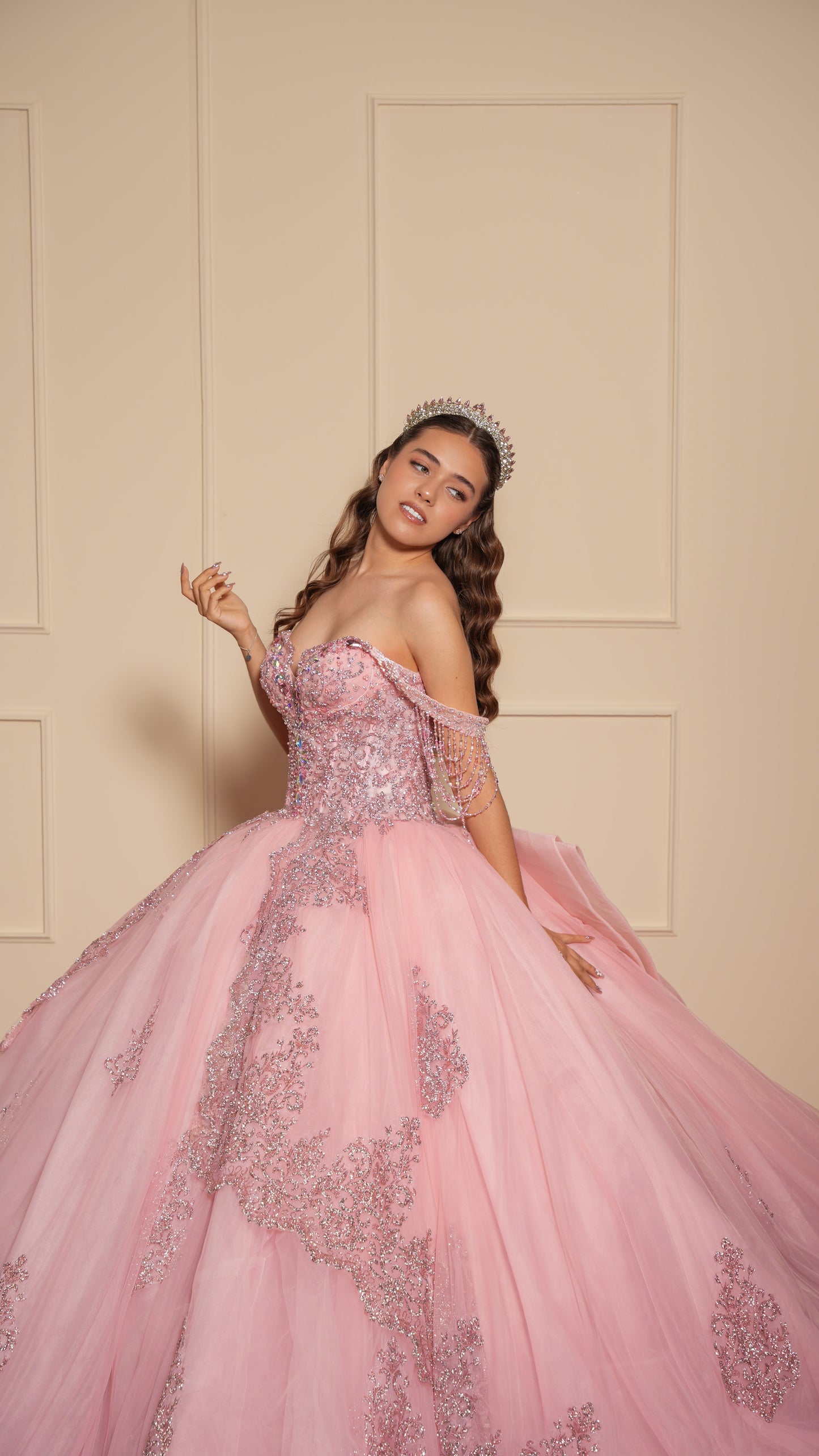 Vestido de XV Años Rosa Blush Con Glitter Plata y Moño Matte