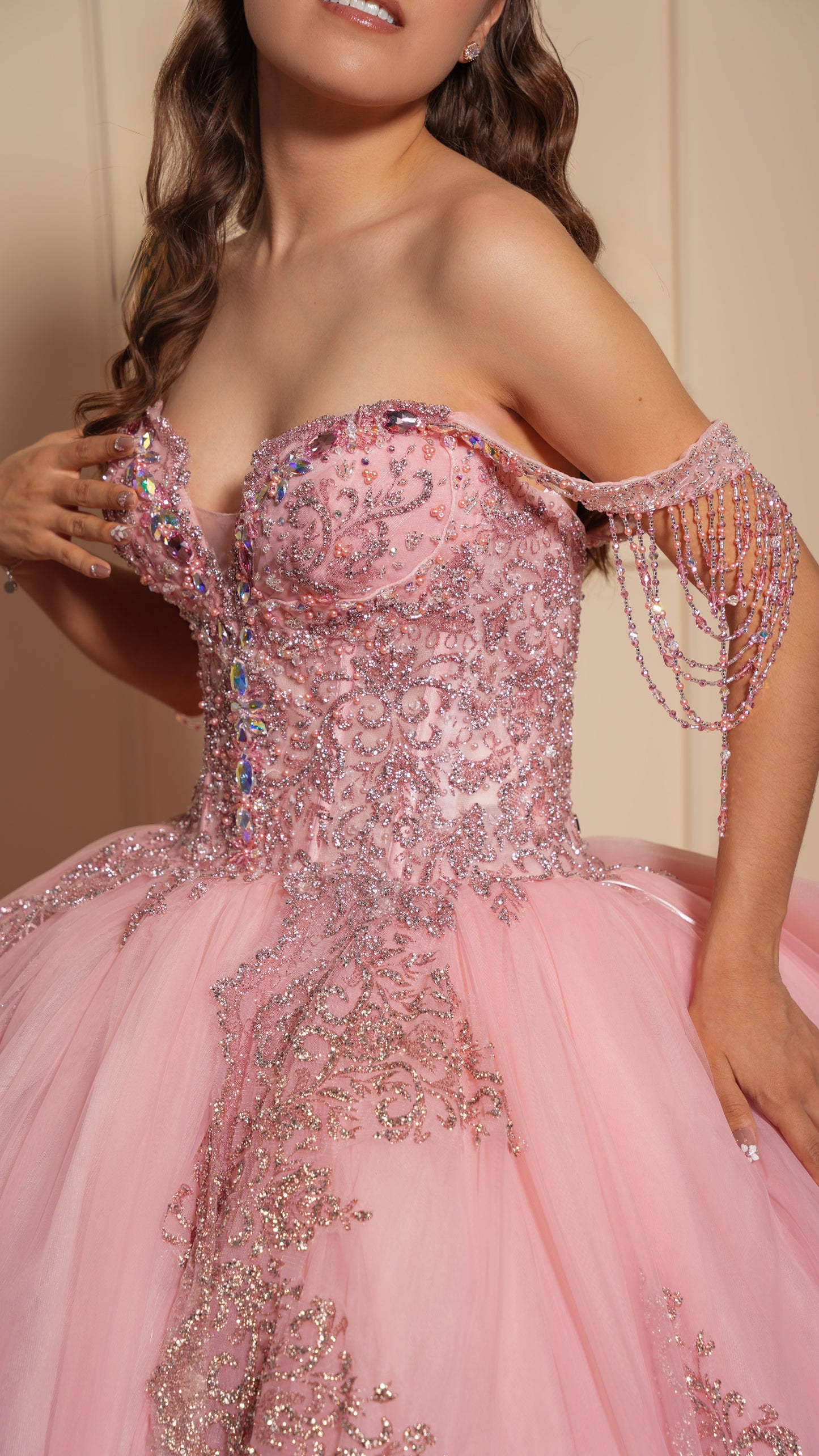 Vestido de XV Años Rosa Blush Con Glitter Plata y Moño Matte