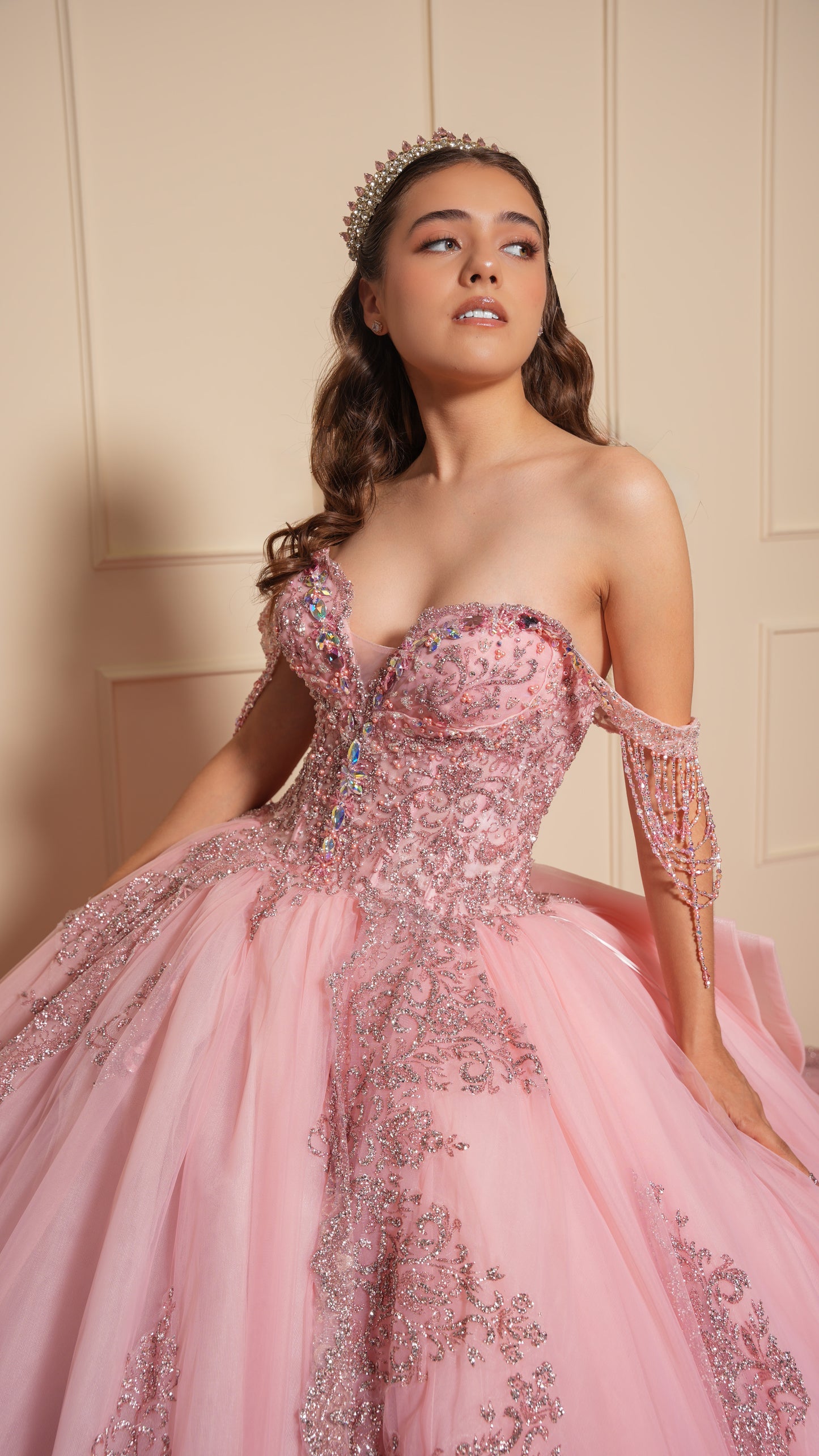 Vestido de XV Años Rosa Blush Con Glitter Plata y Moño Matte