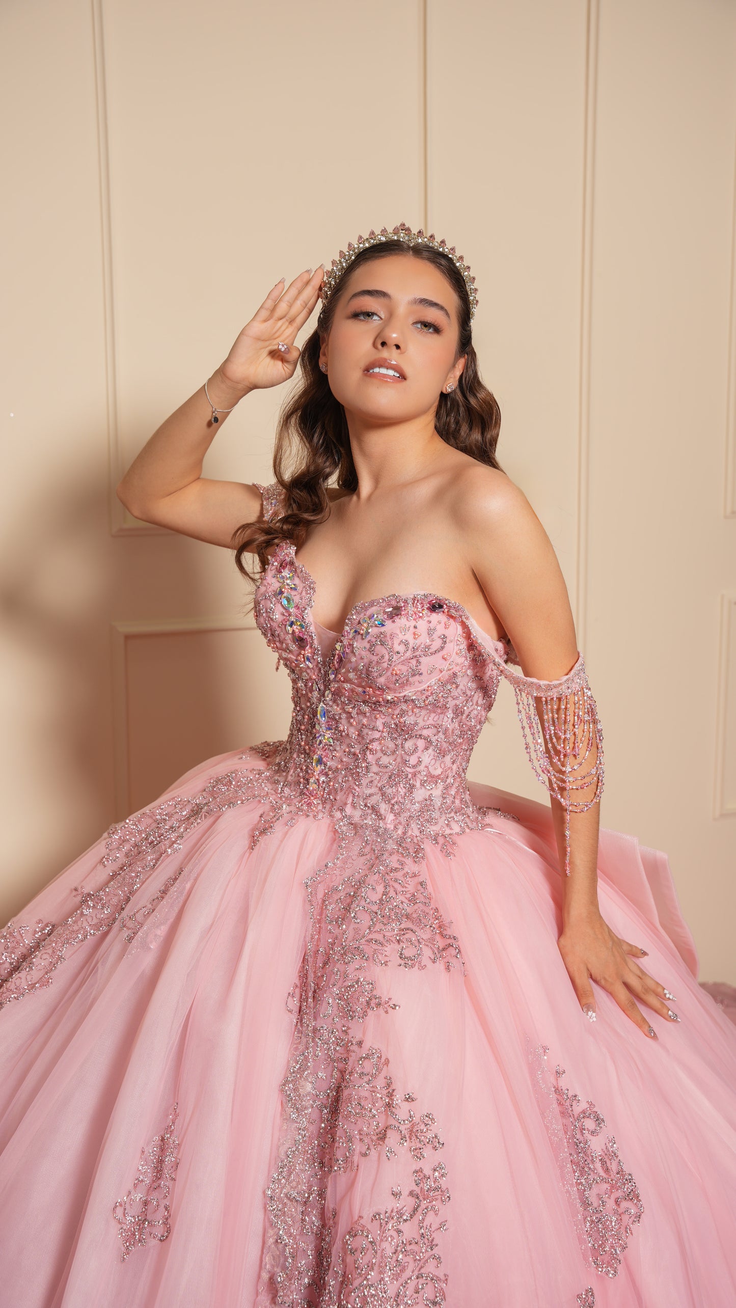 Vestido de XV Años Rosa Blush Con Glitter Plata y Moño Matte