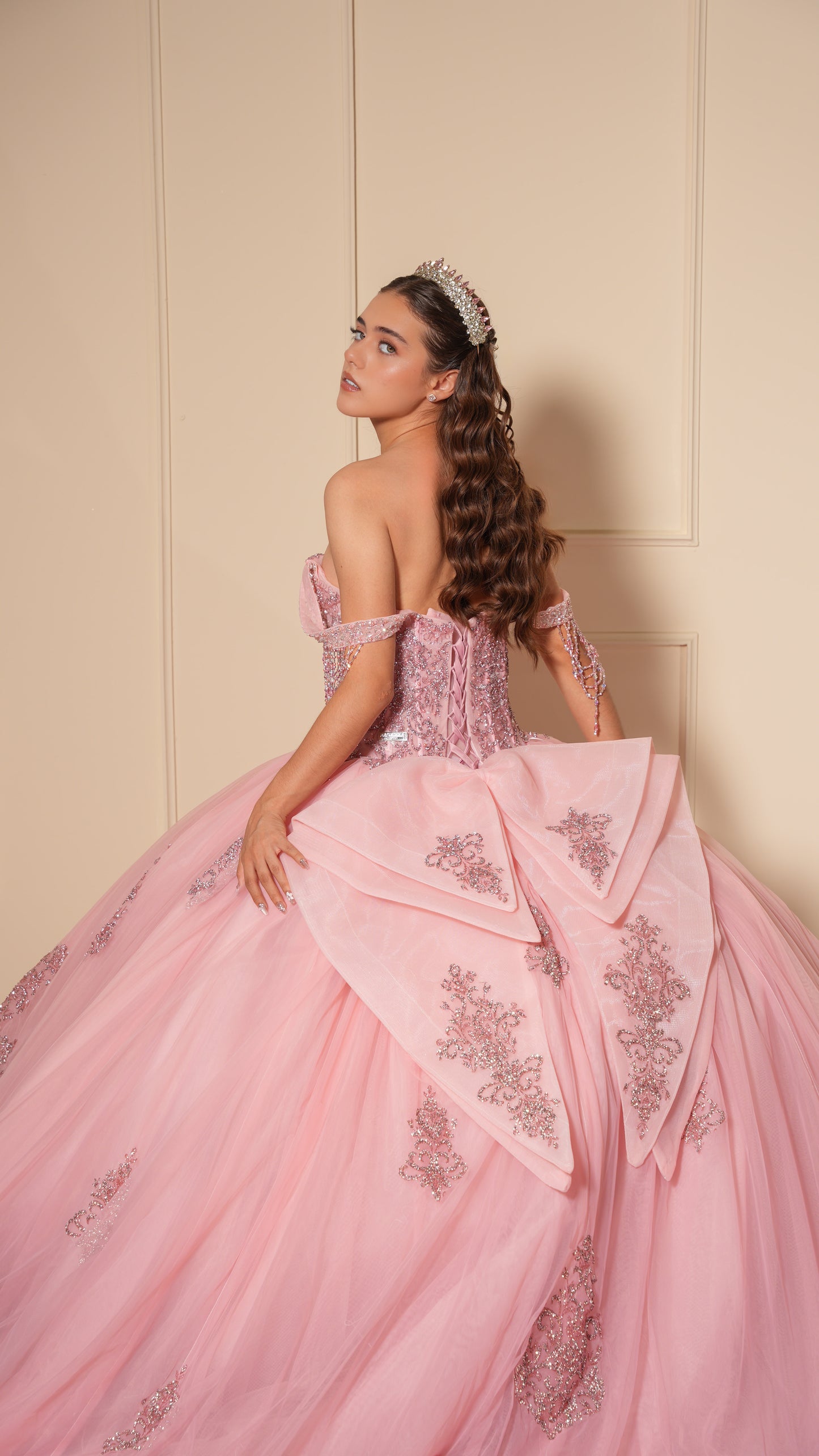 Vestido de XV Años Rosa Blush Con Glitter Plata y Moño Matte