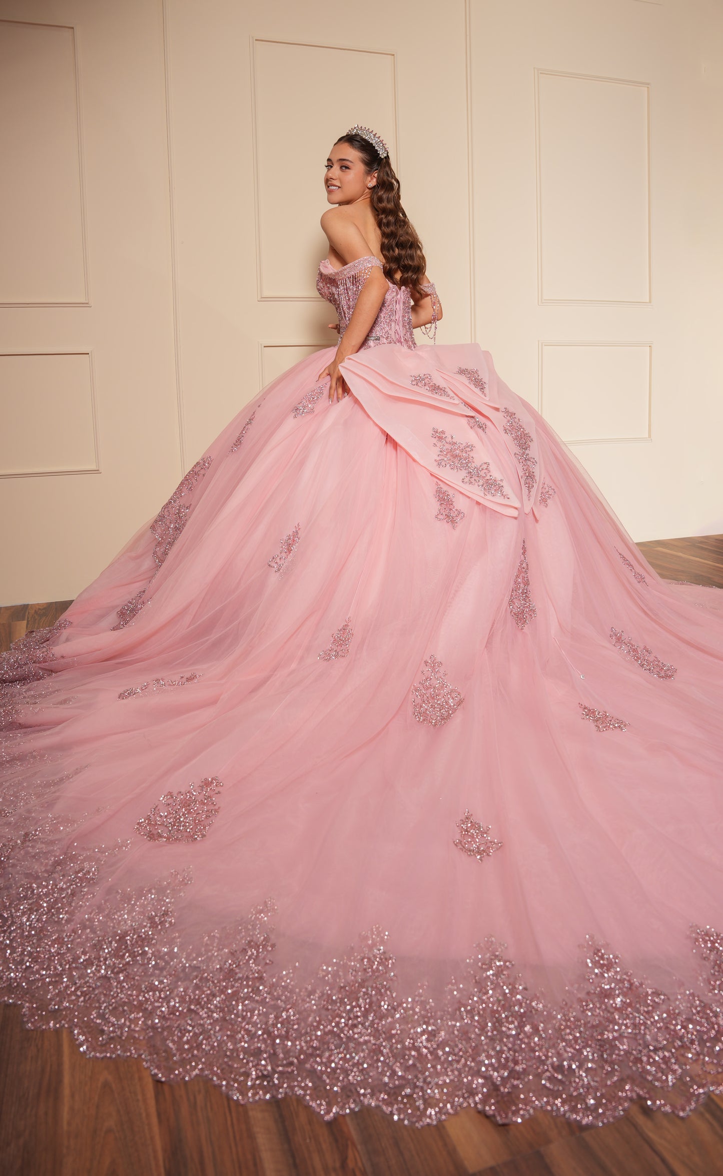 Vestido de XV Años Rosa Blush Con Glitter Plata y Moño Matte