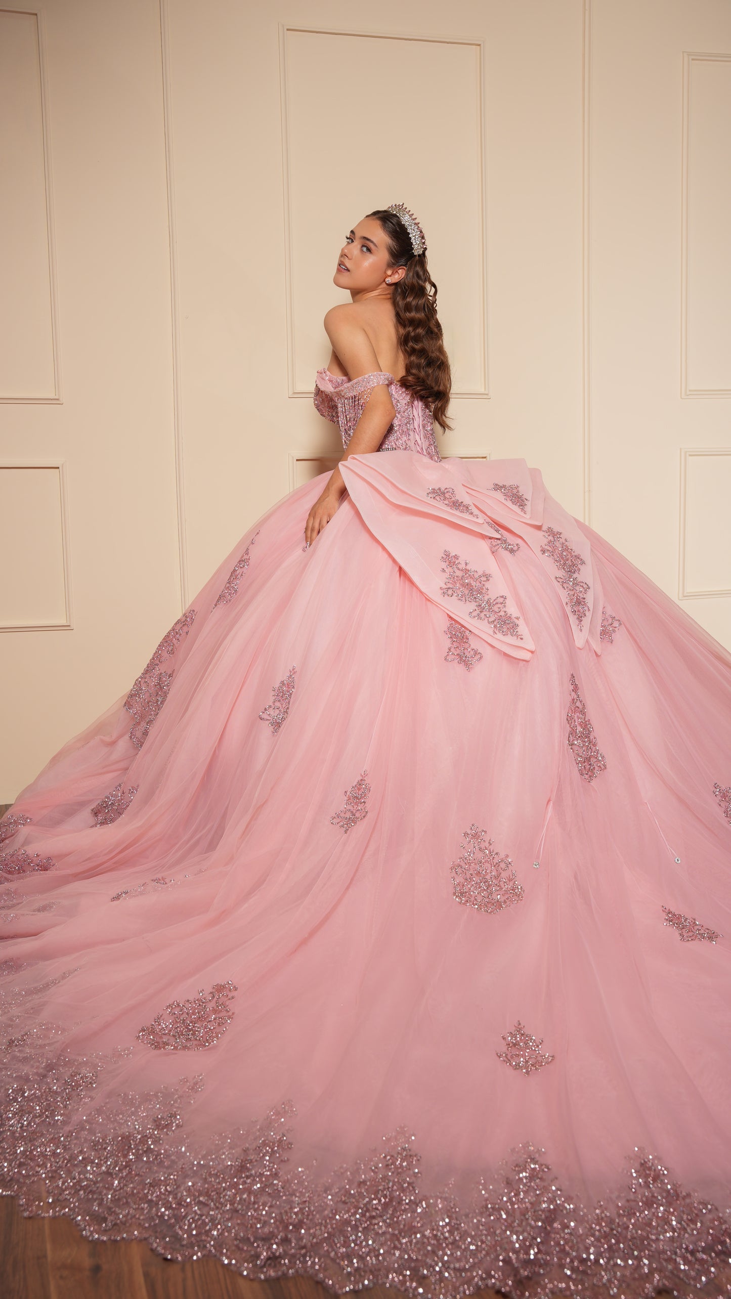 Vestido de XV Años Rosa Blush Con Glitter Plata y Moño Matte