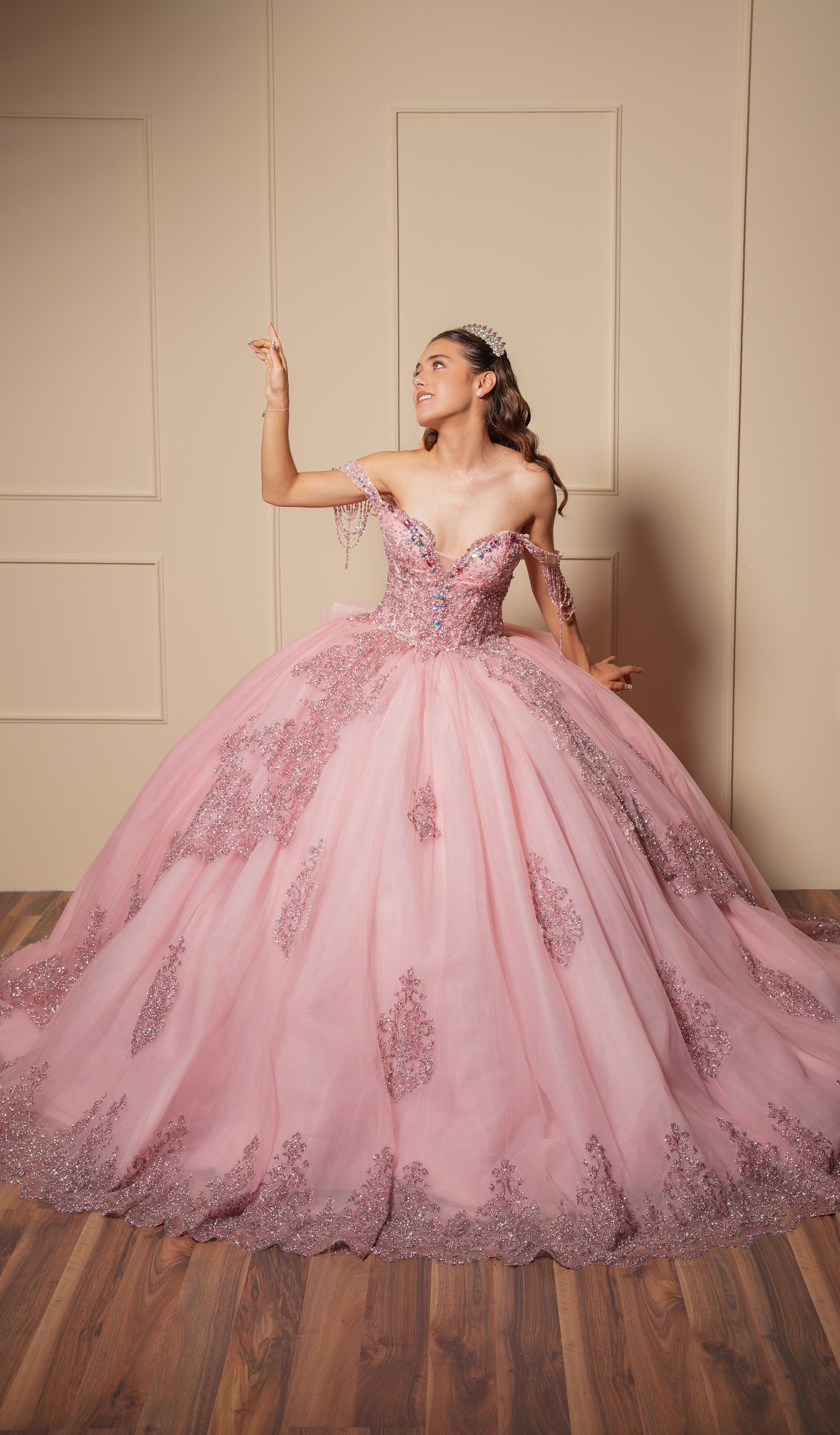 Vestido de XV Años Rosa Blush Con Glitter Plata y Moño Matte
