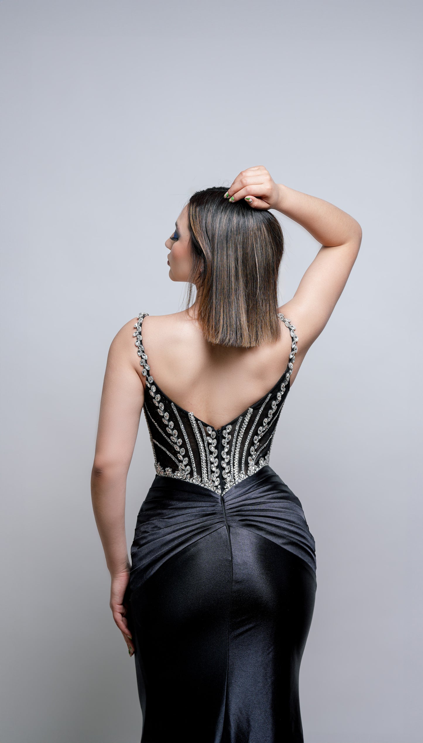 Vestido Negro Satin Piedras Plateadas en Corset