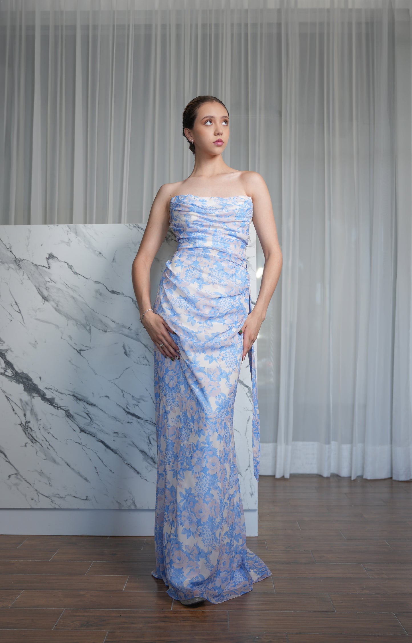Vestido Estampado de Flores con Azul y Blanco