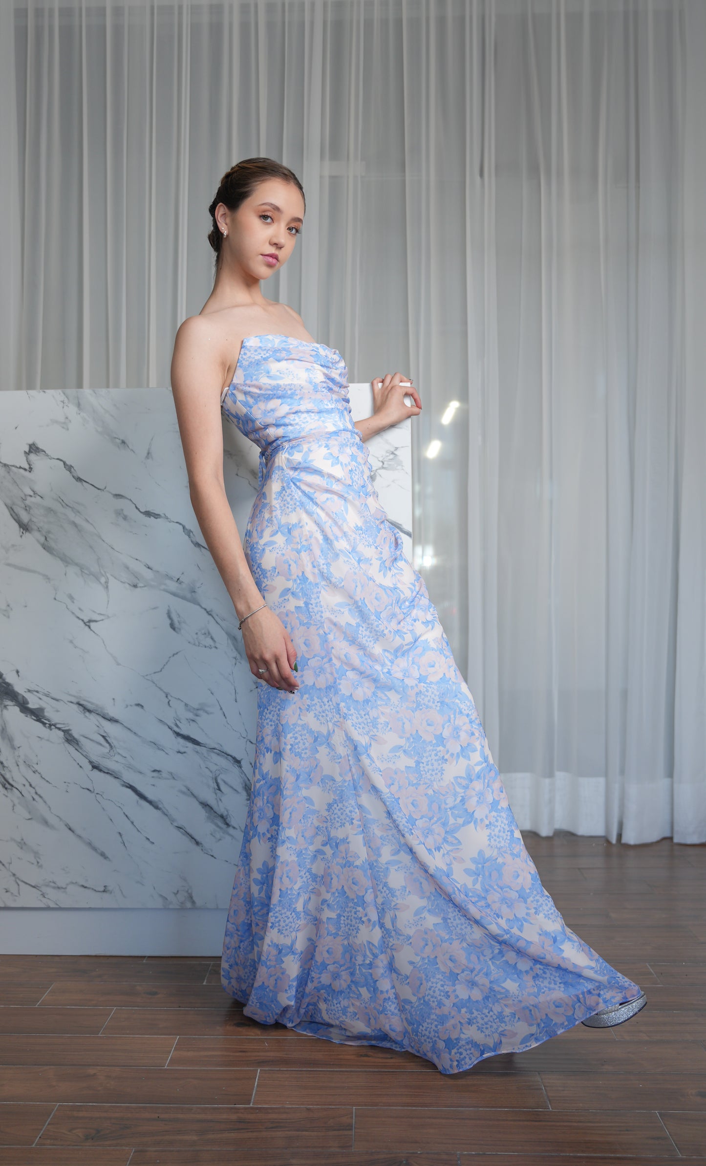 Vestido Estampado de Flores con Azul y Blanco