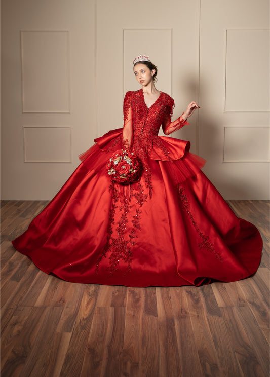 Vestido de XV Años Rojo de Manga Larga con Cauda y Espalda Descubierta