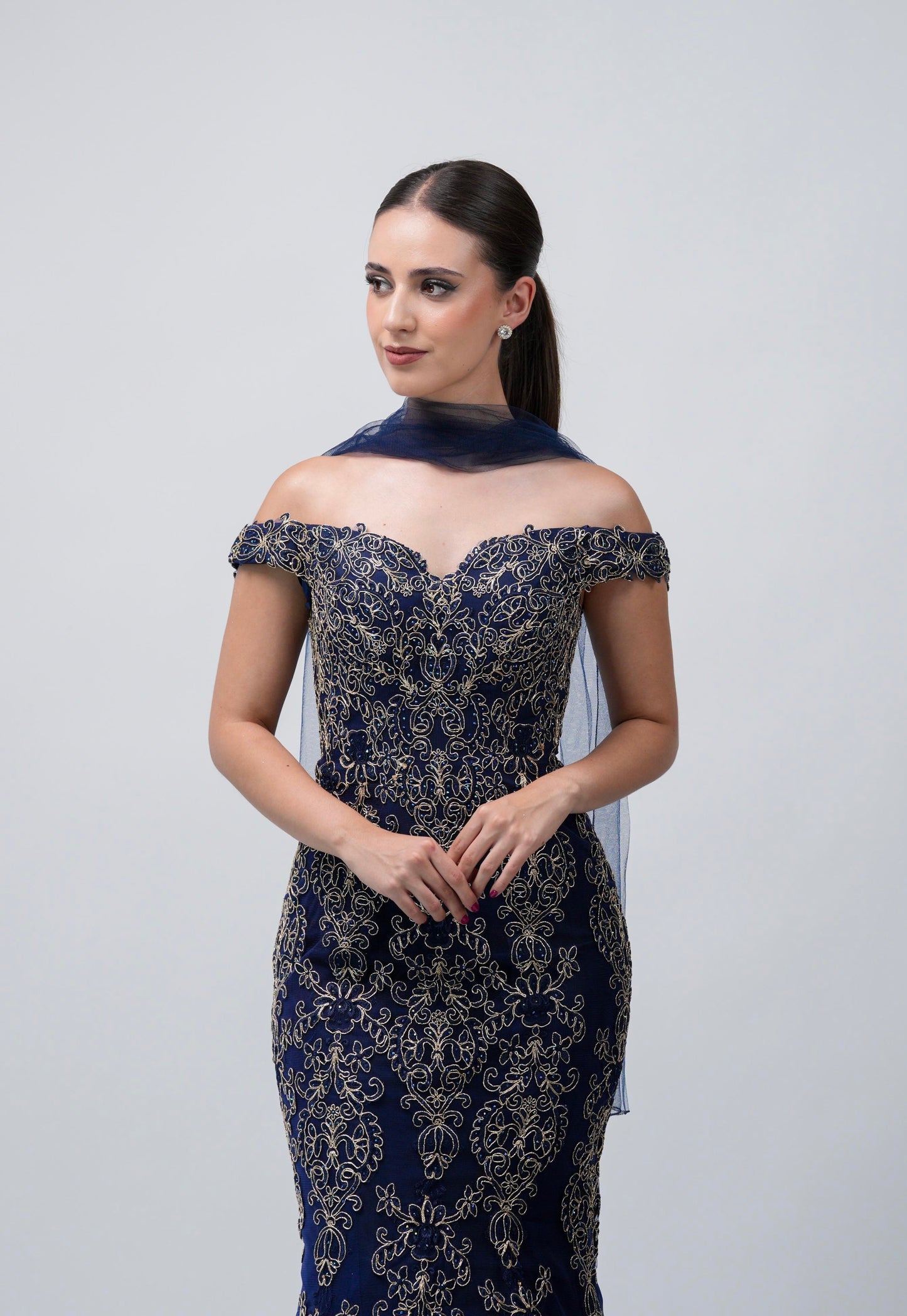 Vestido Azul Marino Corte Sirena Detalles Dorados