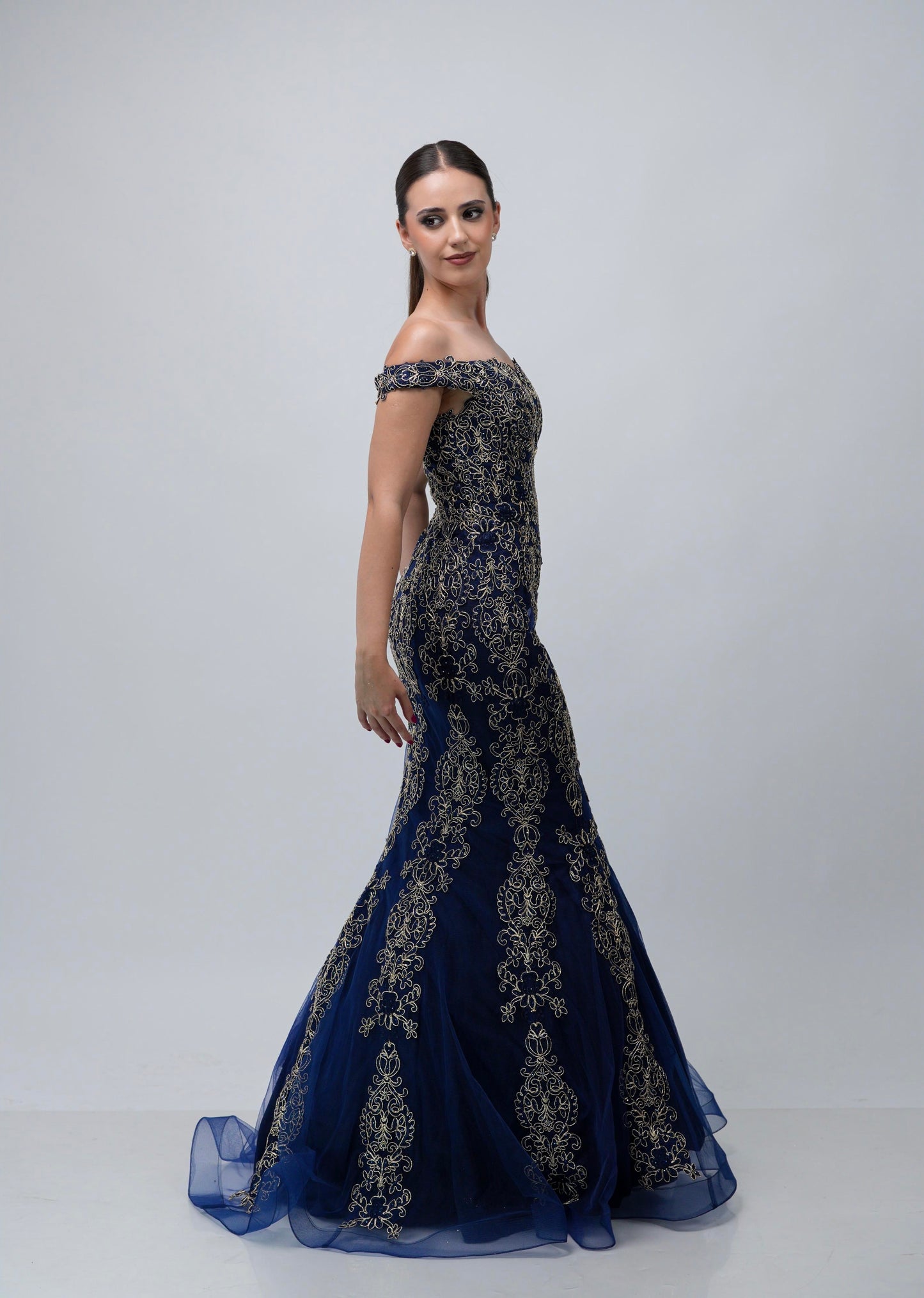 Vestido Azul Marino Corte Sirena Detalles Dorados