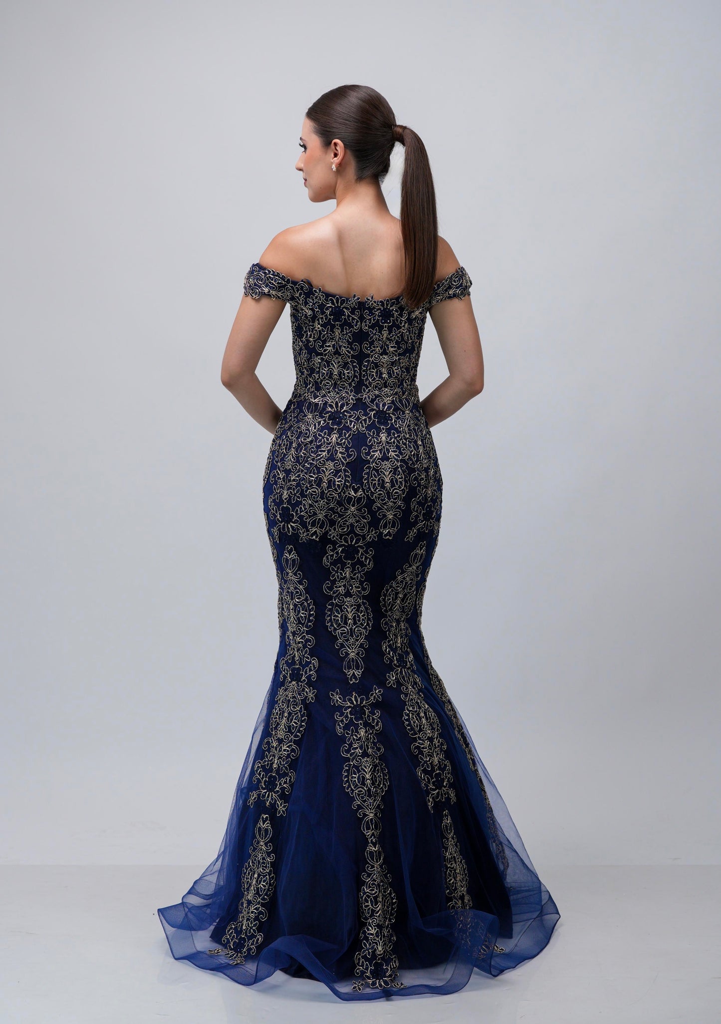 Vestido Azul Marino Corte Sirena Detalles Dorados
