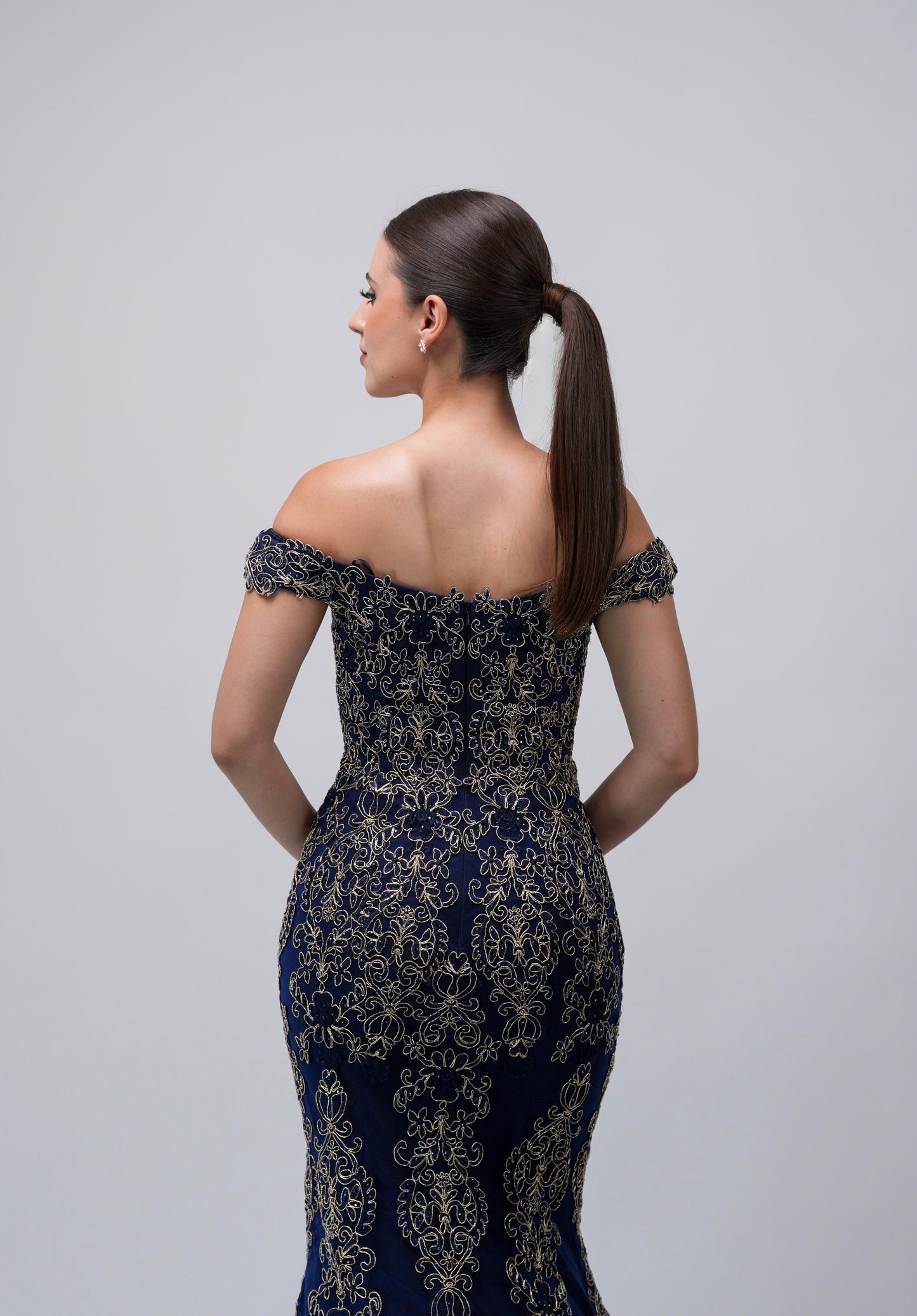 Vestido Azul Marino Corte Sirena Detalles Dorados