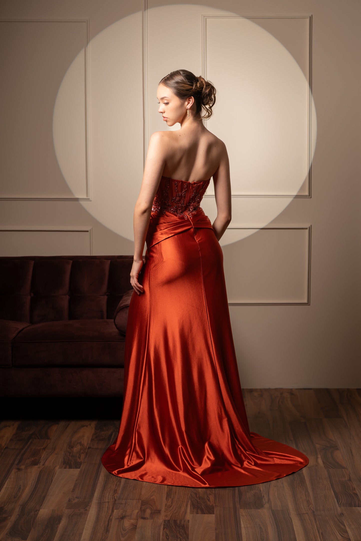 Vestido Straple Detalle En Corset Falda Lisa