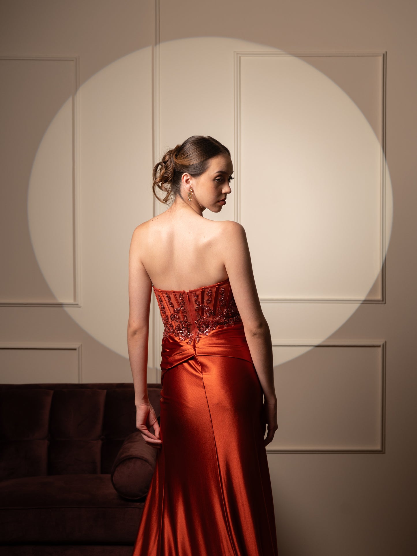 Vestido Straple Detalle En Corset Falda Lisa