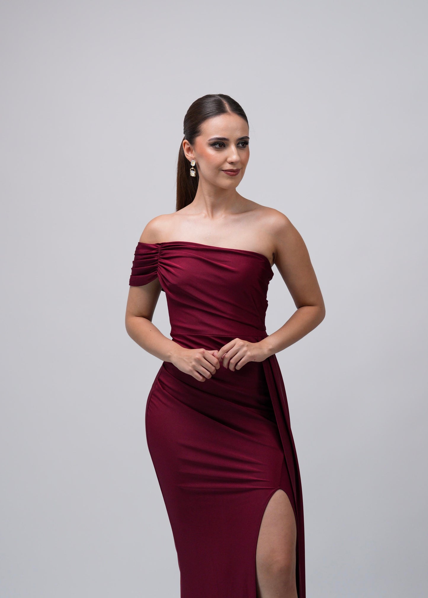 Vestido con Manga A Un Lado Y Banda