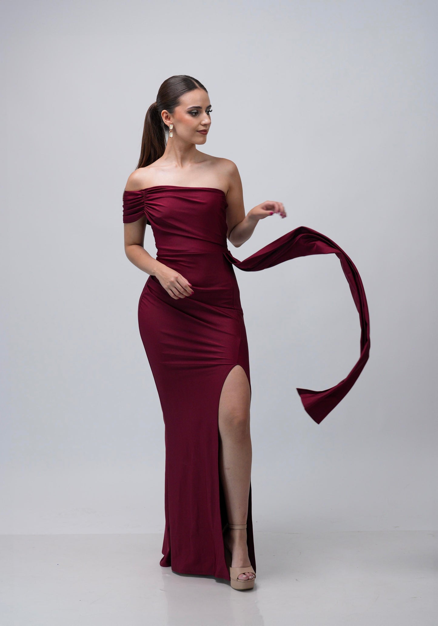 Vestido con Manga A Un Lado Y Banda