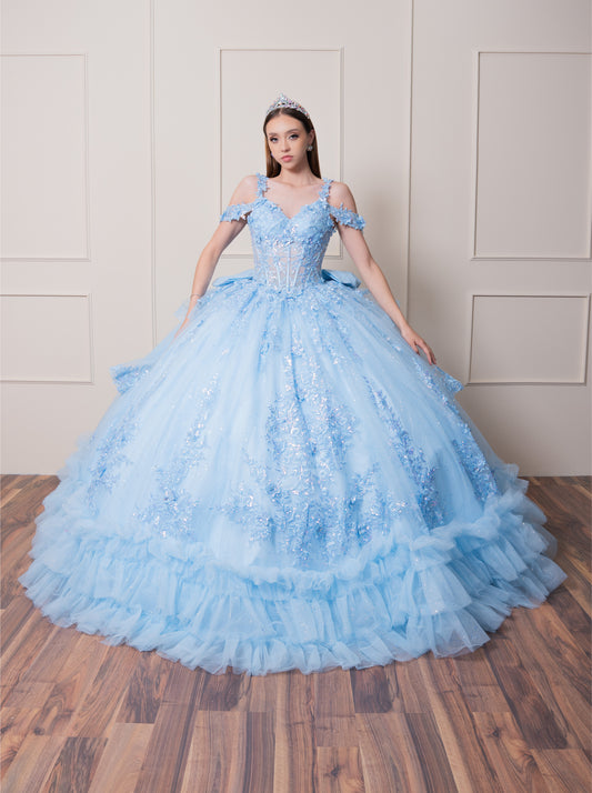 Vestido de XV Años Azul Cielo Olanes en Falda Tirantes y Manga Caída